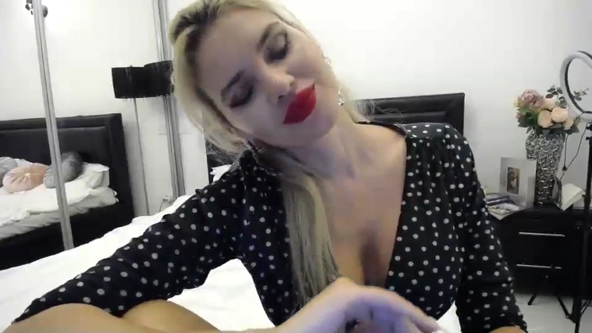 Gallery image thumbnail from Klara_Team's myfreecams stream on, 11/04/2023, 14:04 image 7 of 20