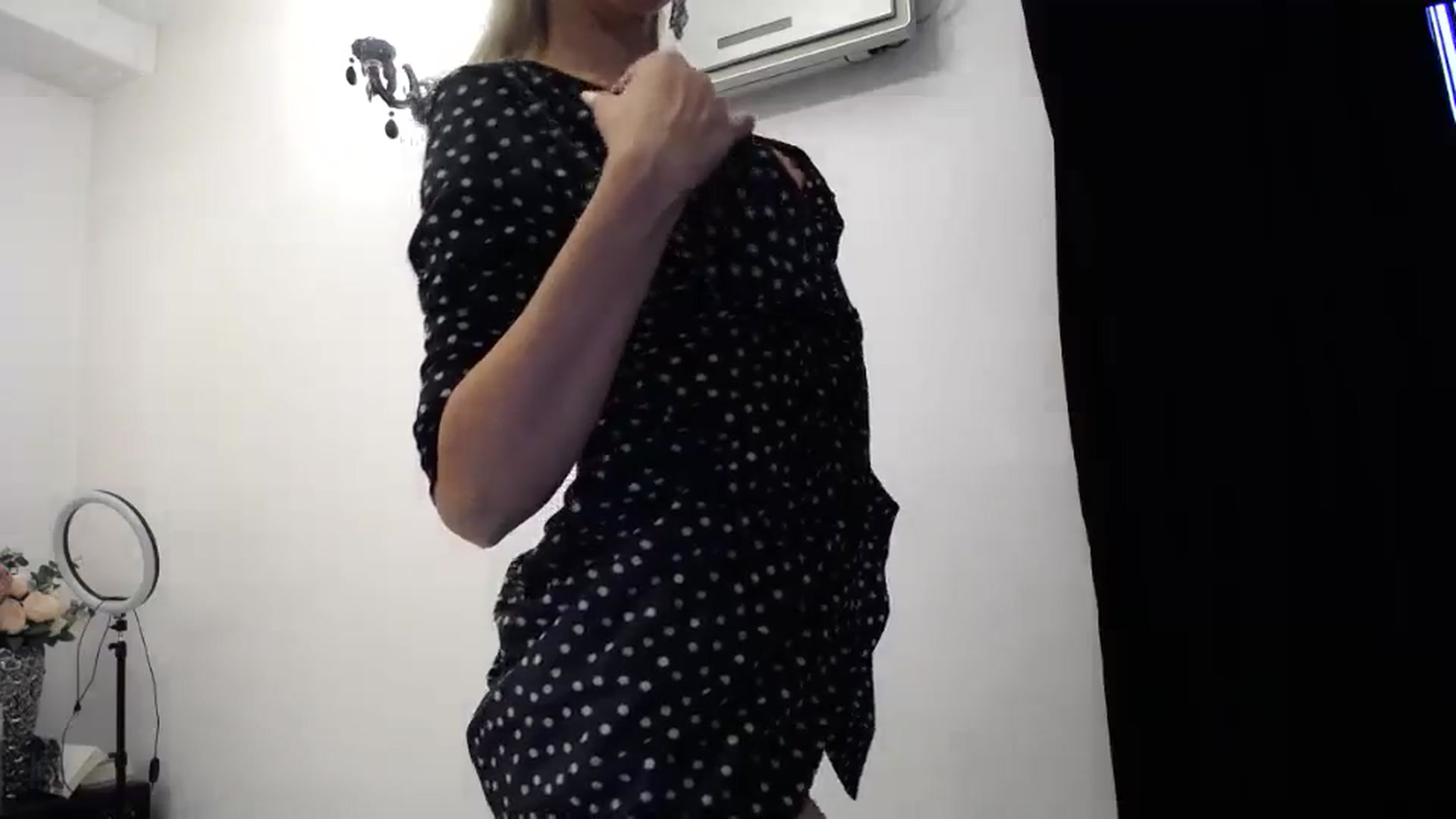 Gallery image thumbnail from Klara_Team's myfreecams stream on, 11/04/2023, 14:04 image 20 of 20