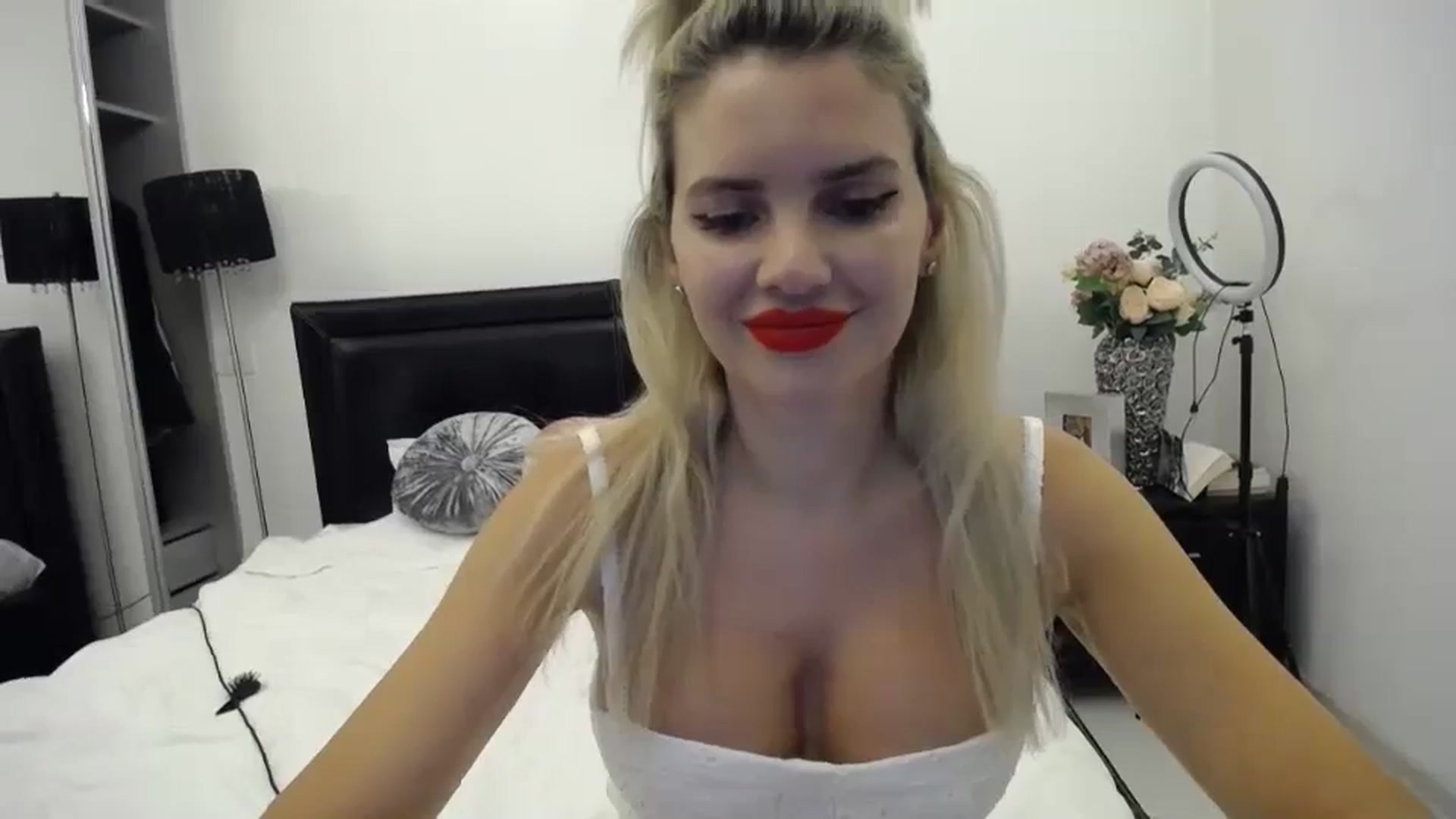 Gallery image thumbnail from Klara_Team's myfreecams stream on, 11/05/2023, 15:33 image 3 of 20