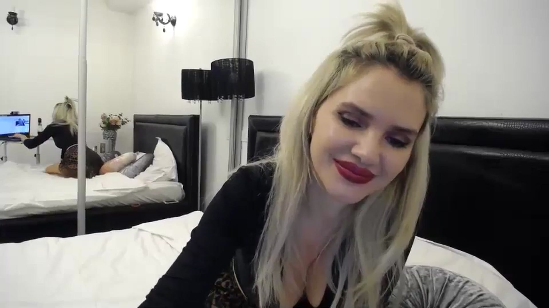 Gallery image thumbnail from Klara_Team's myfreecams stream on, 11/07/2023, 22:42 image 20 of 20