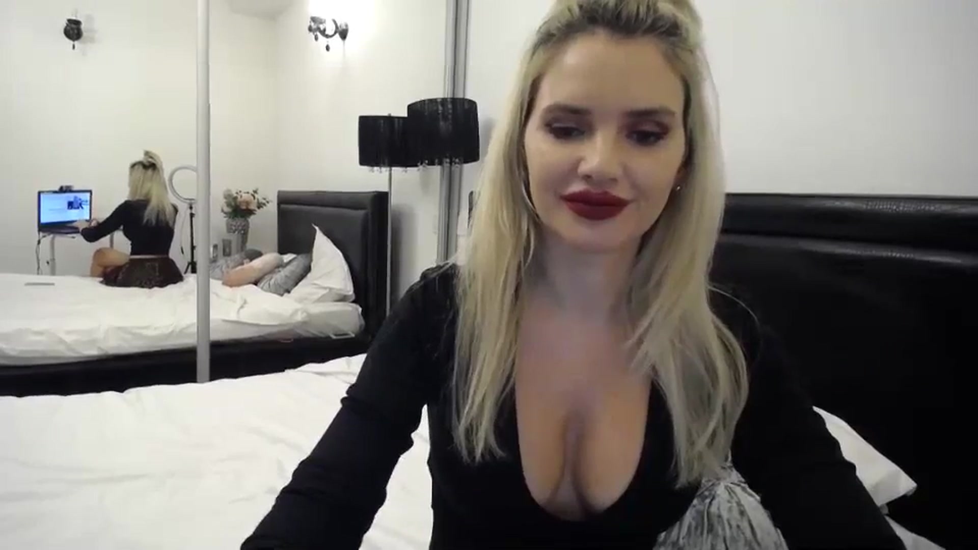 Gallery image thumbnail from Klara_Team's myfreecams stream on, 11/07/2023, 22:42 image 9 of 20