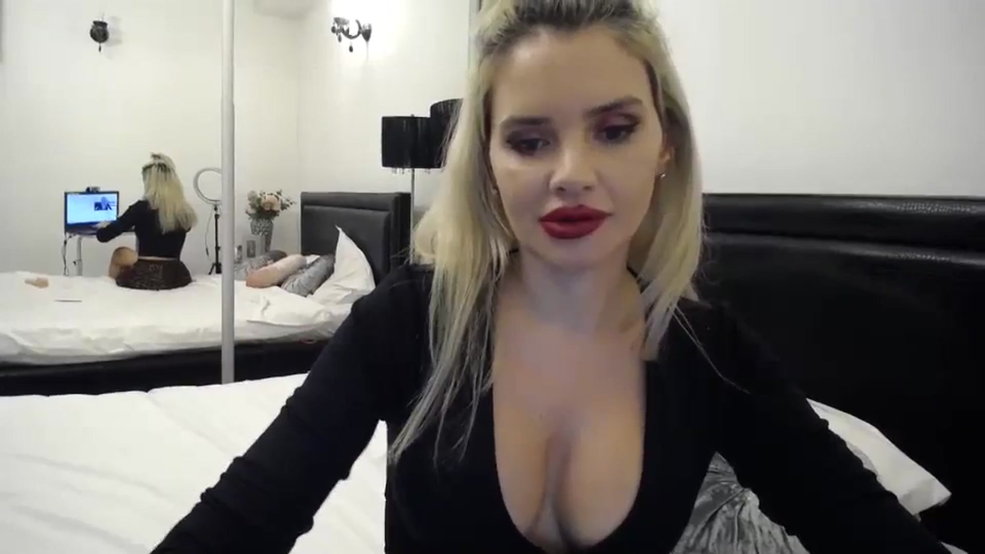 Gallery image thumbnail from Klara_Team's myfreecams stream on, 11/07/2023, 22:42 image 12 of 20