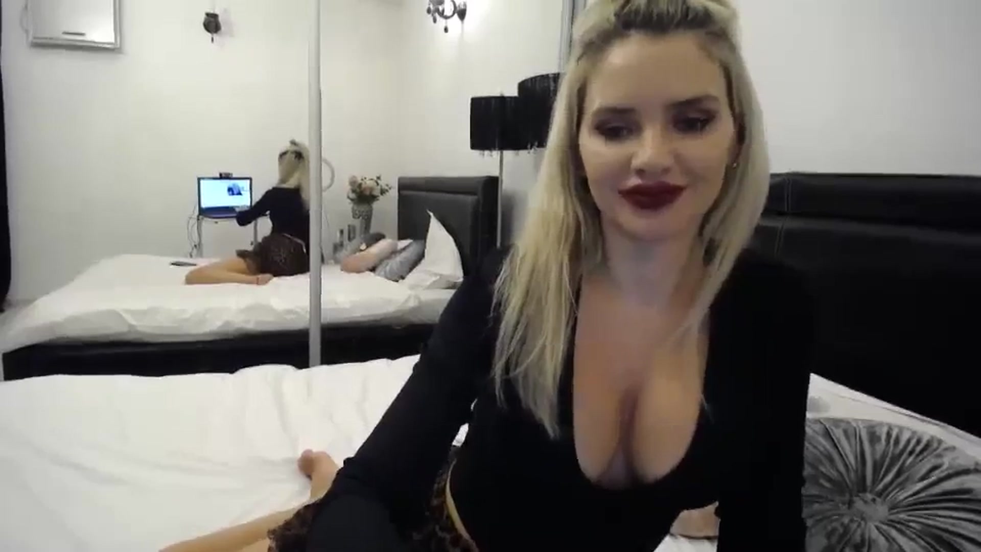 Gallery image thumbnail from Klara_Team's myfreecams stream on, 11/07/2023, 22:42 image 2 of 20