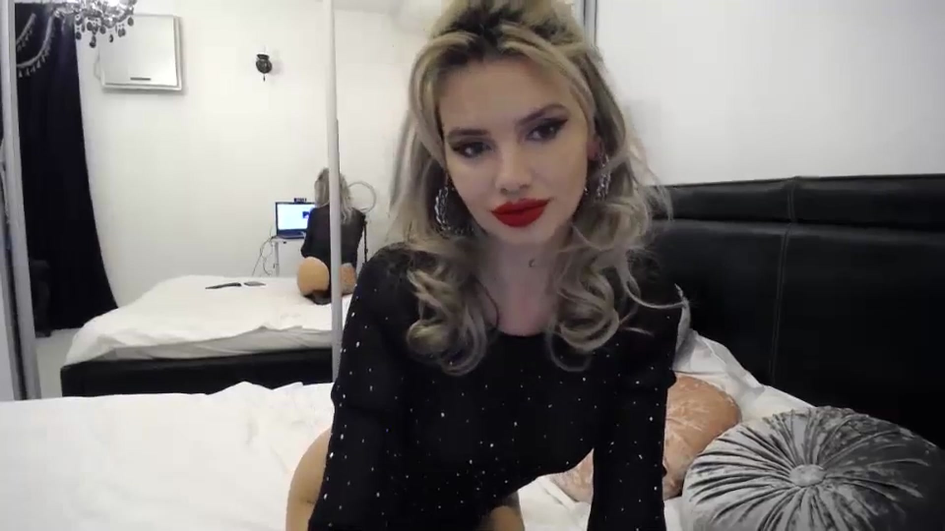 Gallery image thumbnail from Klara_Team's myfreecams stream on, 11/10/2023, 15:04 image 3 of 20