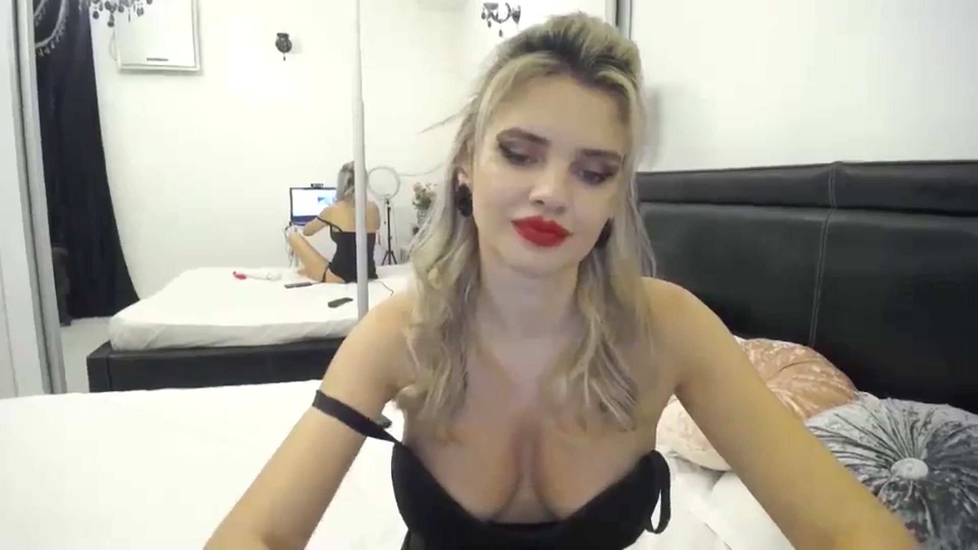 Gallery image thumbnail from Klara_Team's myfreecams stream on, 11/11/2023, 15:22 image 19 of 20