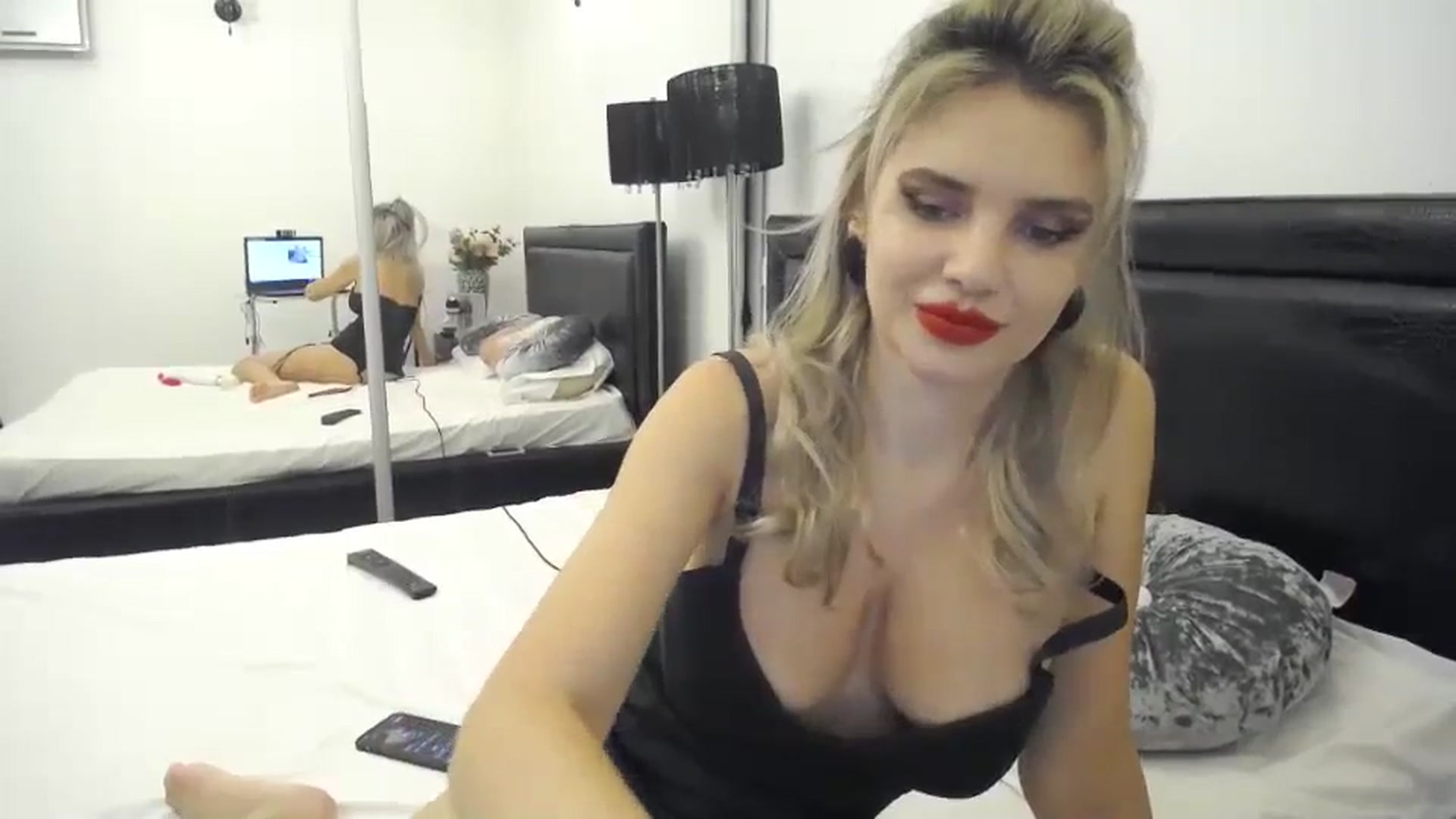 Gallery image thumbnail from Klara_Team's myfreecams stream on, 11/11/2023, 15:22 image 17 of 20