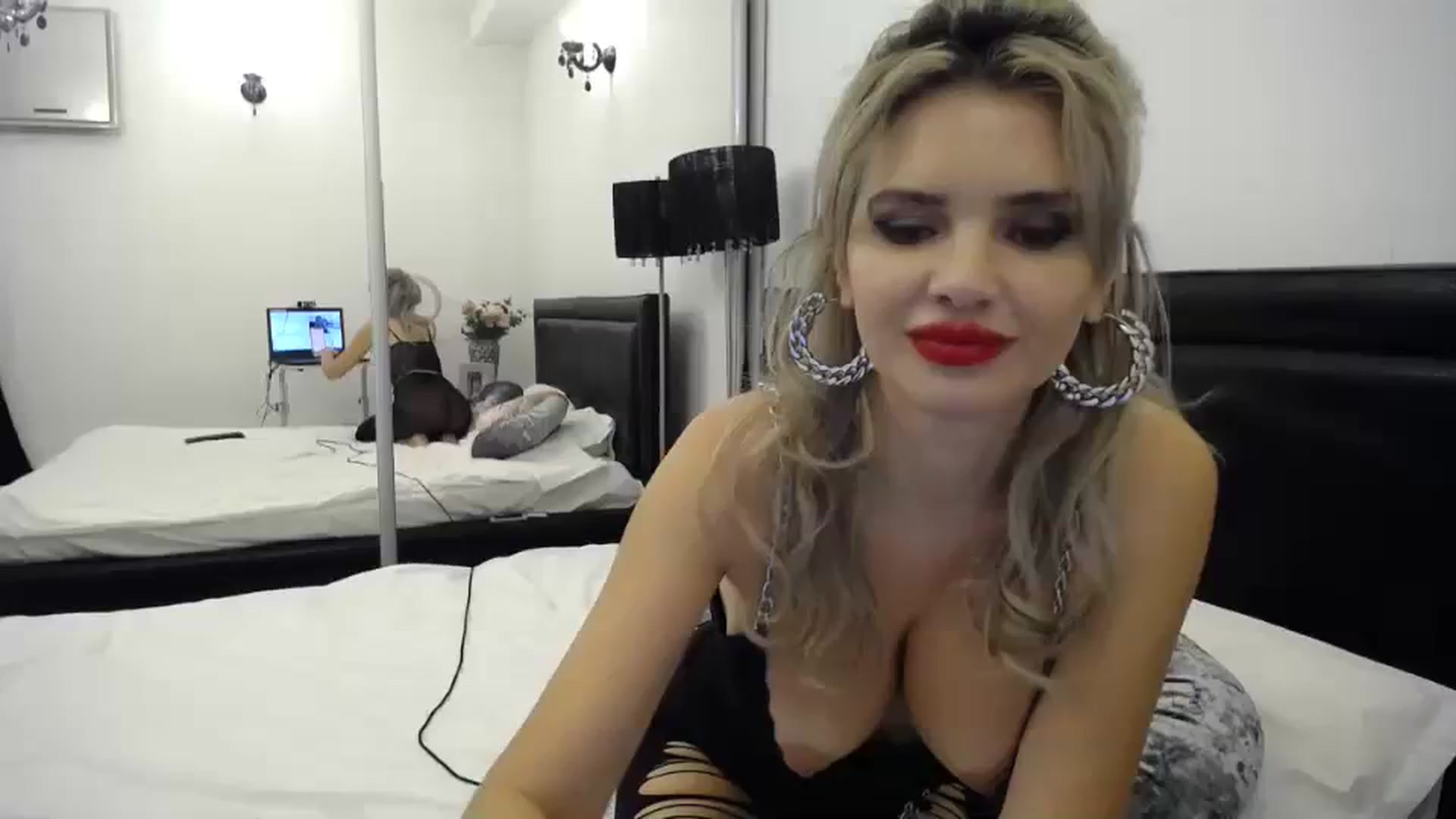 Gallery image thumbnail from Klara_Team's myfreecams stream on, 11/12/2023, 15:03 image 6 of 20