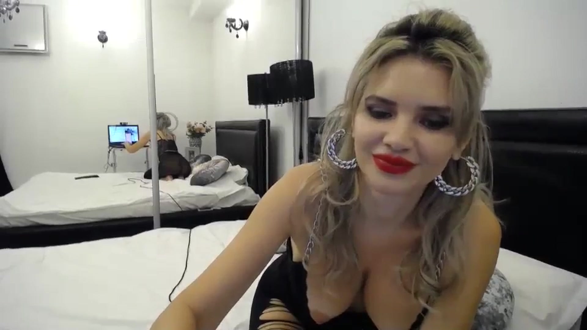 Gallery image thumbnail from Klara_Team's myfreecams stream on, 11/12/2023, 15:03 image 8 of 20
