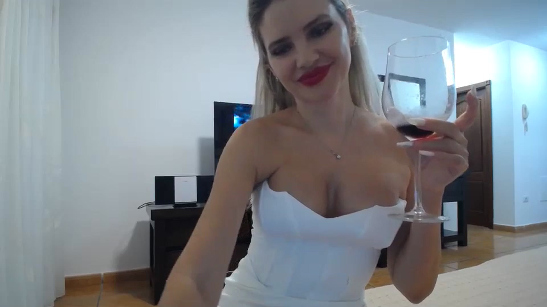 Gallery image thumbnail from Klara_Team's myfreecams stream on, 11/22/2023, 21:51 image 17 of 20