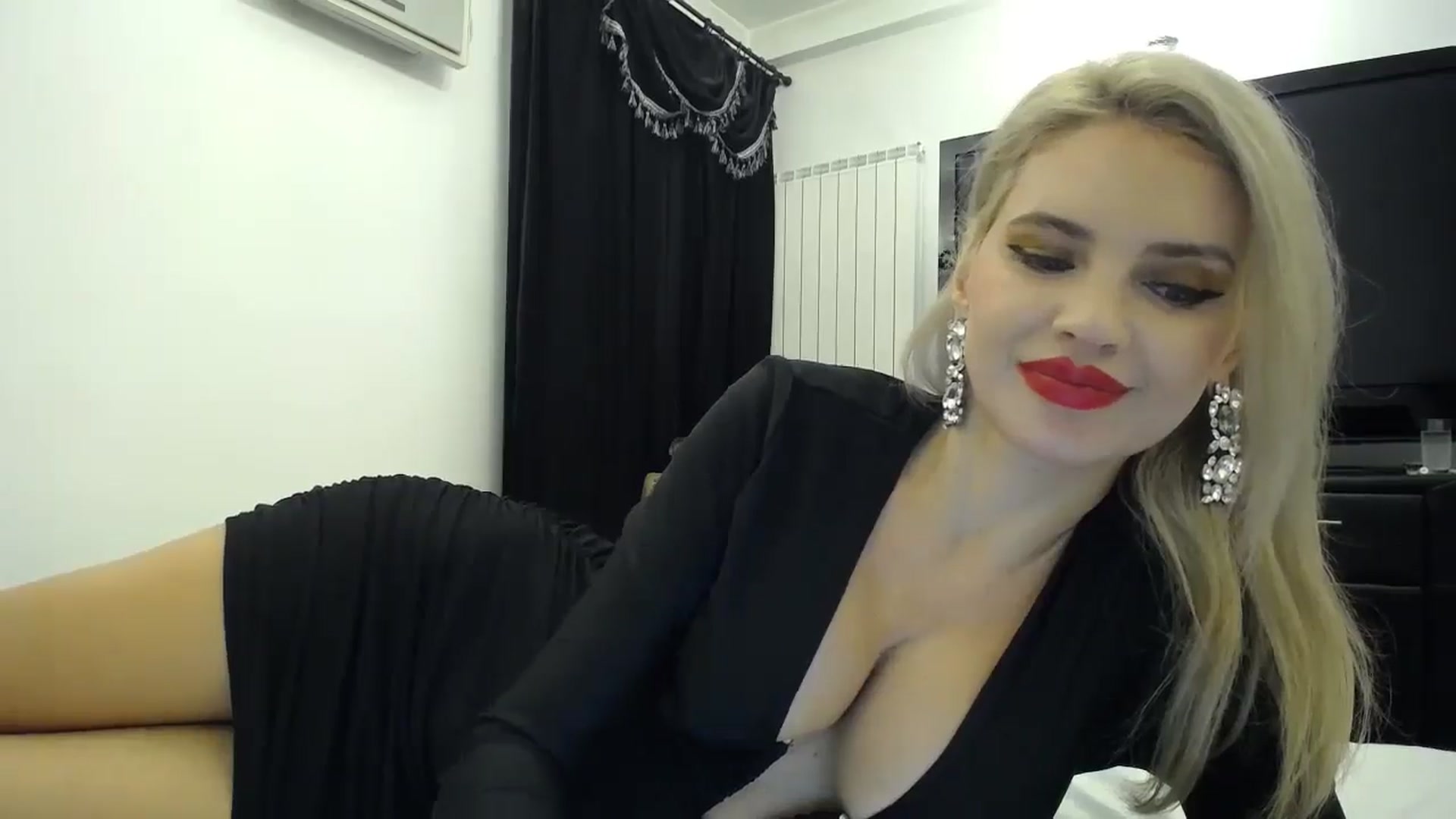 Gallery image thumbnail from Klarita's myfreecams stream on, 03/03/2026, 23:52 image 2 of 20