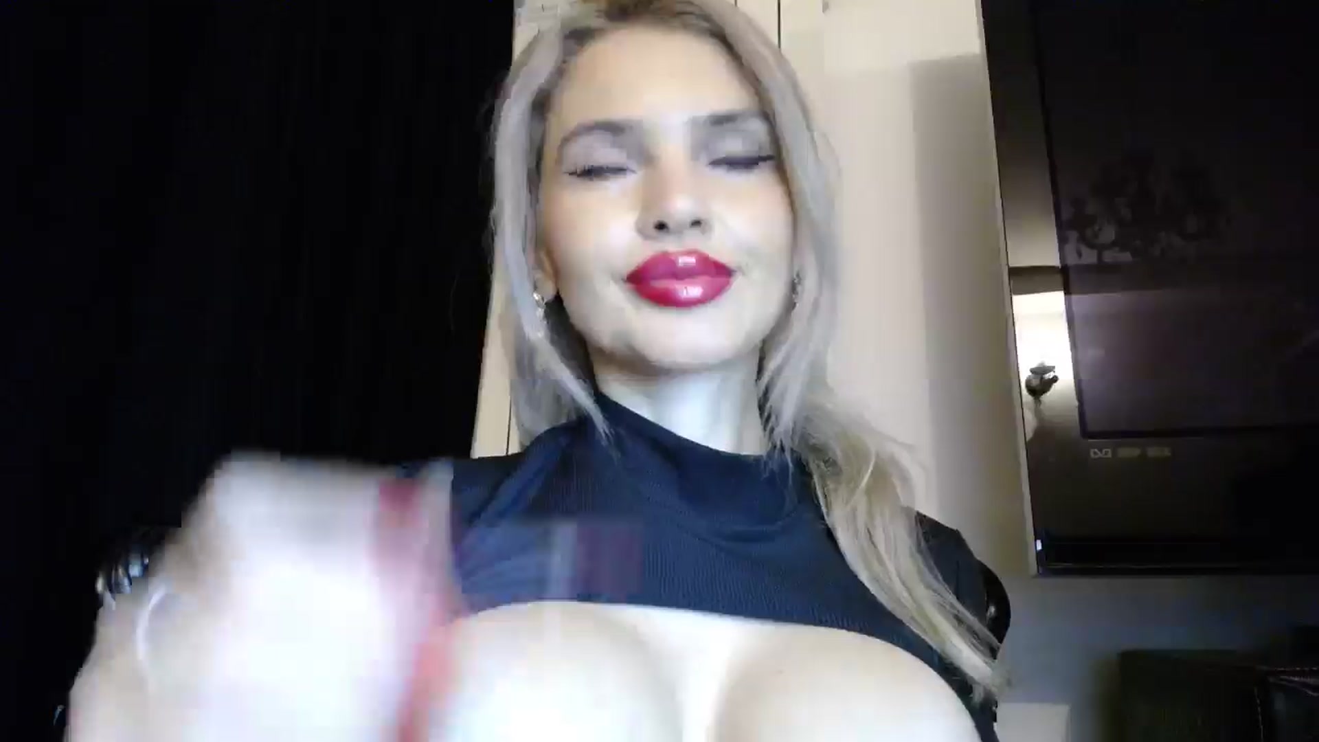Gallery image thumbnail from Klarita's myfreecams stream on, 03/05/2026, 22:57 image 4 of 20