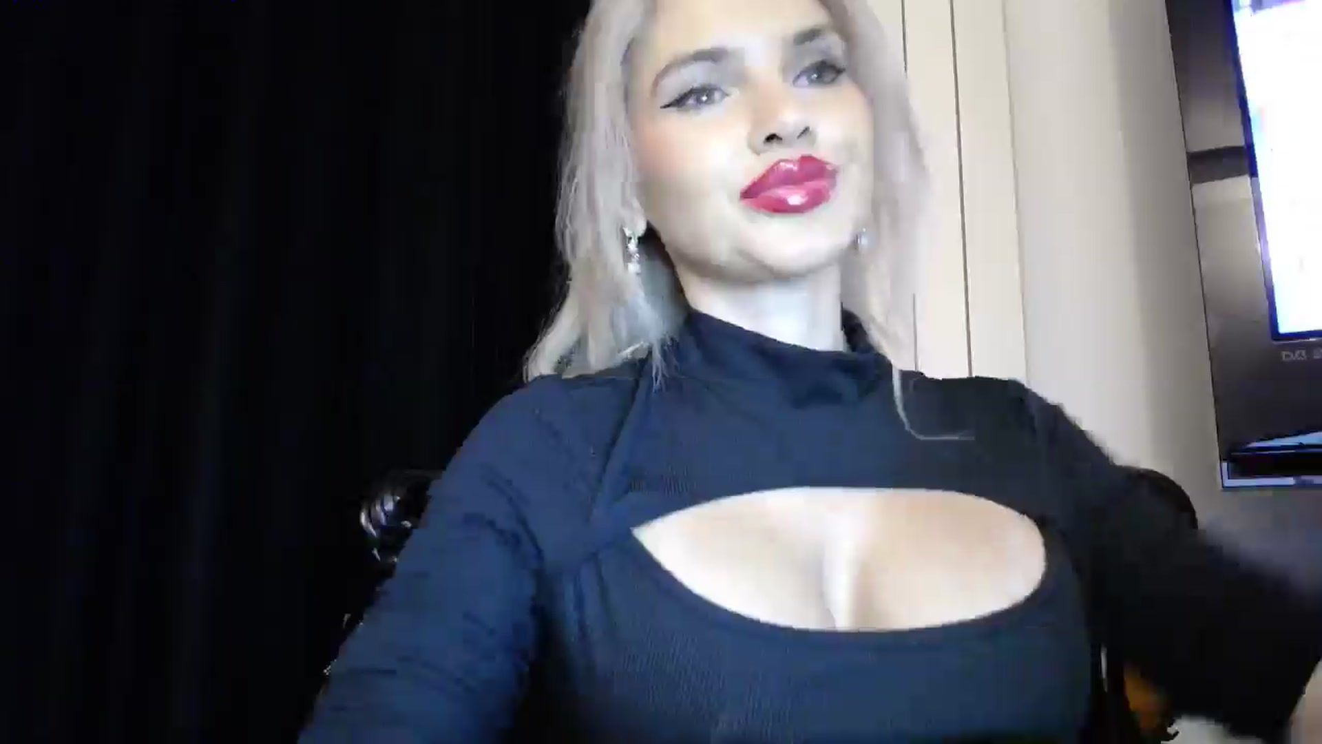 Gallery image thumbnail from Klarita's myfreecams stream on, 03/05/2026, 22:57 image 13 of 20