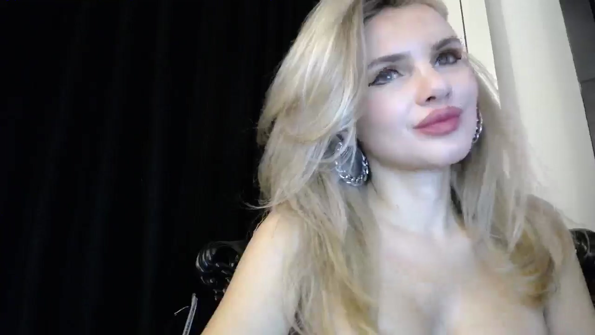 Gallery image thumbnail from Klarita's myfreecams stream on, 03/10/2026, 24:00 image 2 of 20