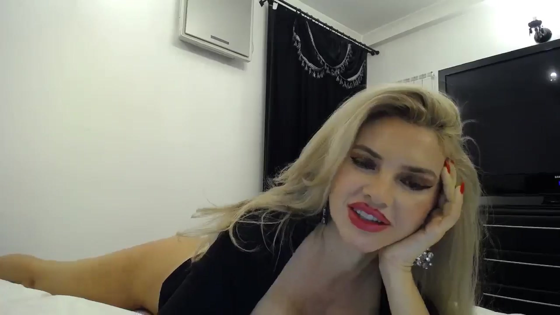 Gallery image thumbnail from Klarita's myfreecams stream on, 03/12/2026, 22:58 image 19 of 20