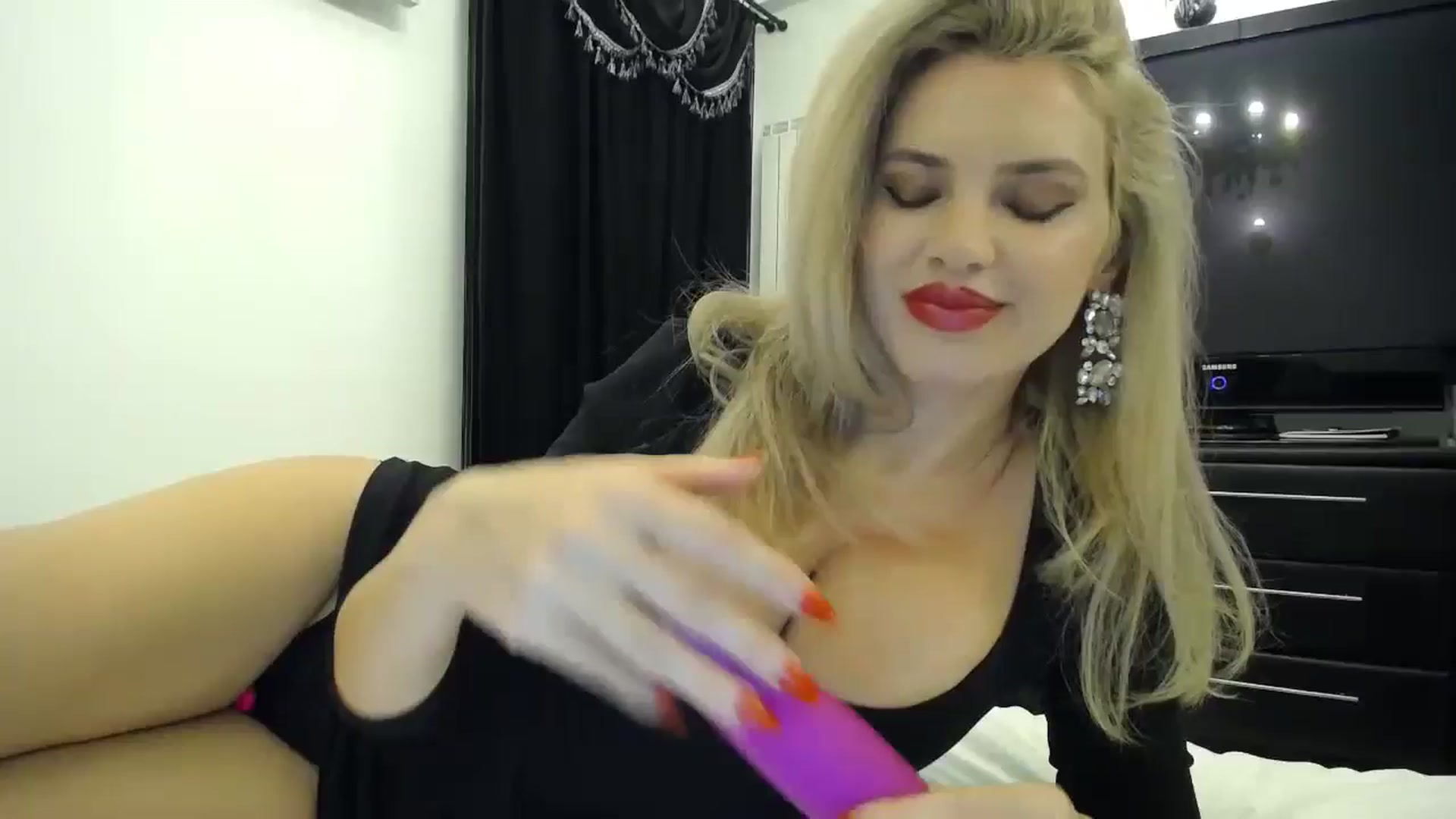 Gallery image thumbnail from Klarita's myfreecams stream on, 03/12/2026, 22:58 image 4 of 20