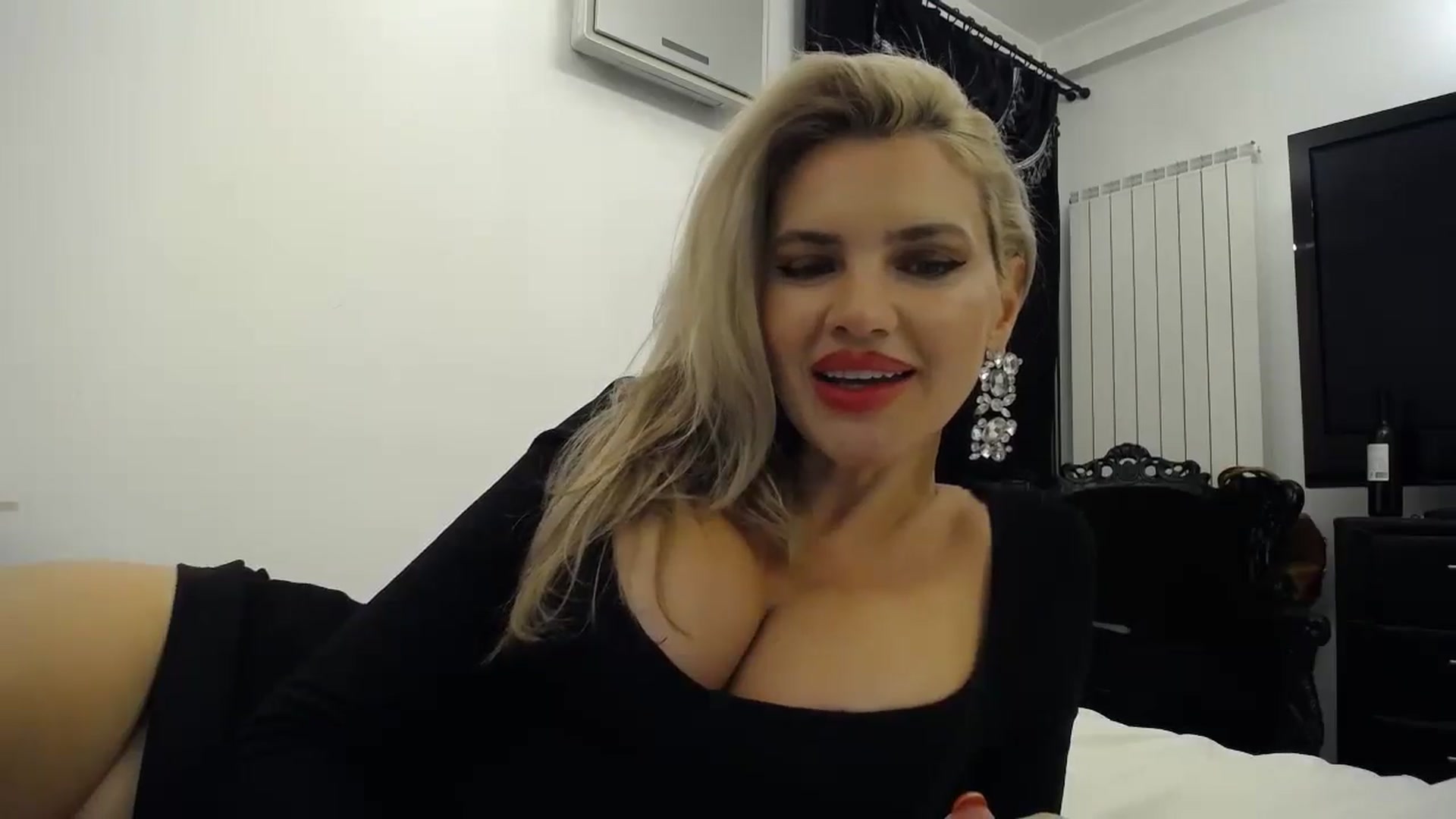 Gallery image thumbnail from Klarita's myfreecams stream on, 03/12/2026, 23:55 image 16 of 20