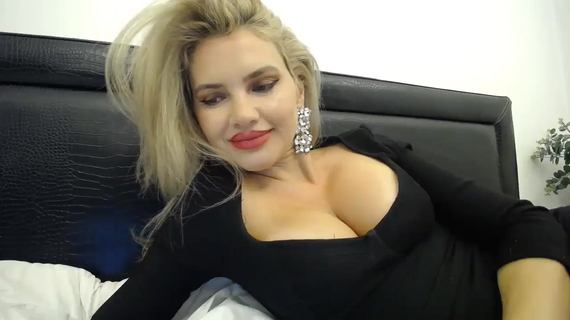 Gallery image thumbnail from Klarita's myfreecams stream on, 03/12/2026, 23:55 image 11 of 20