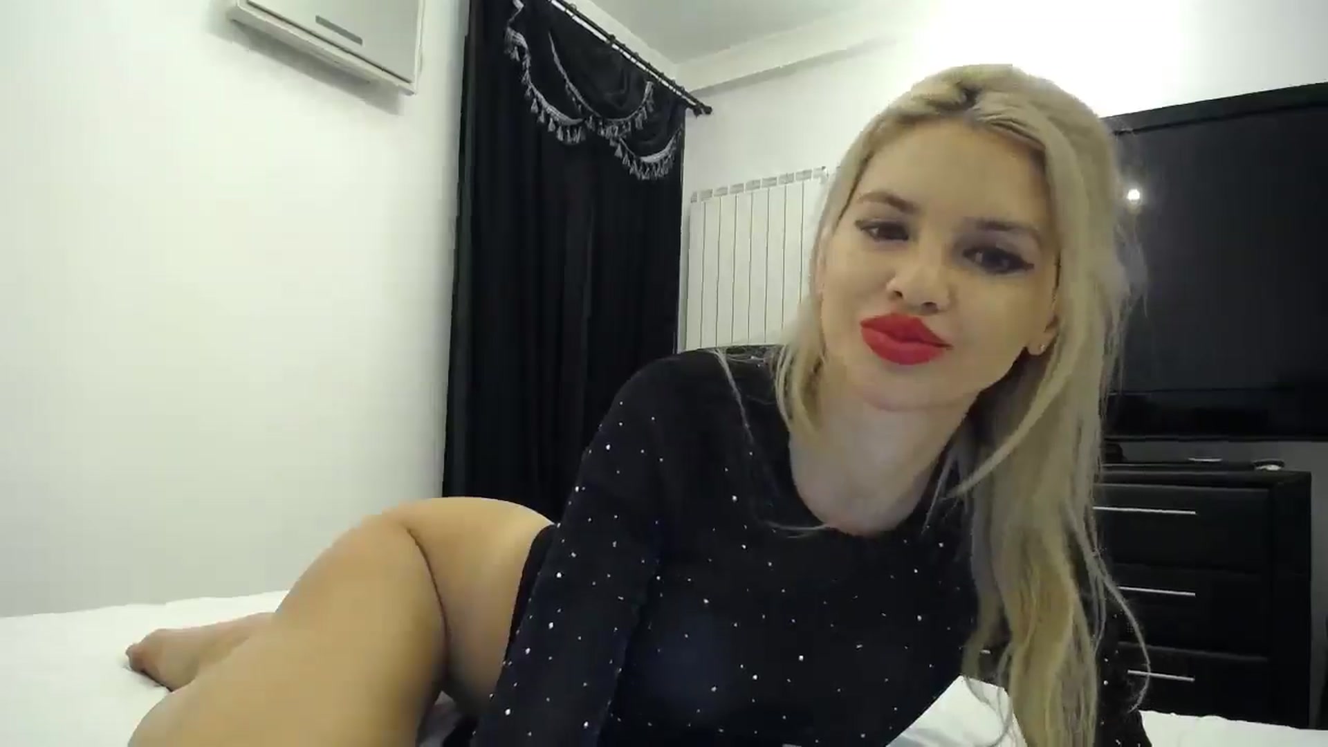 Gallery image thumbnail from Klarita's myfreecams stream on, 03/14/2026, 21:20 image 16 of 20