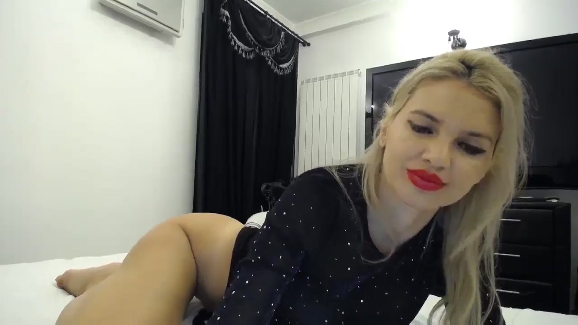 Gallery image thumbnail from Klarita's myfreecams stream on, 03/14/2026, 21:20 image 15 of 20