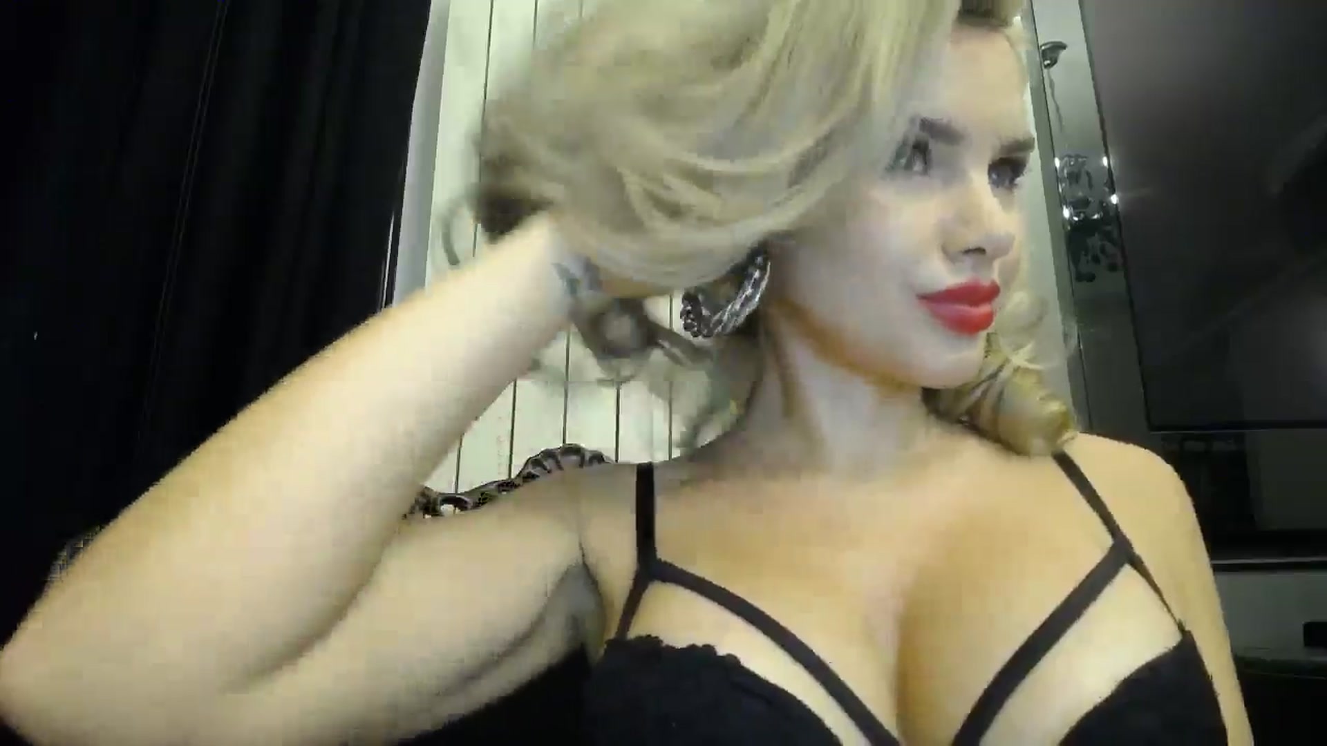 Gallery image thumbnail from Klarita's myfreecams stream on, 03/19/2026, 23:38 image 7 of 20