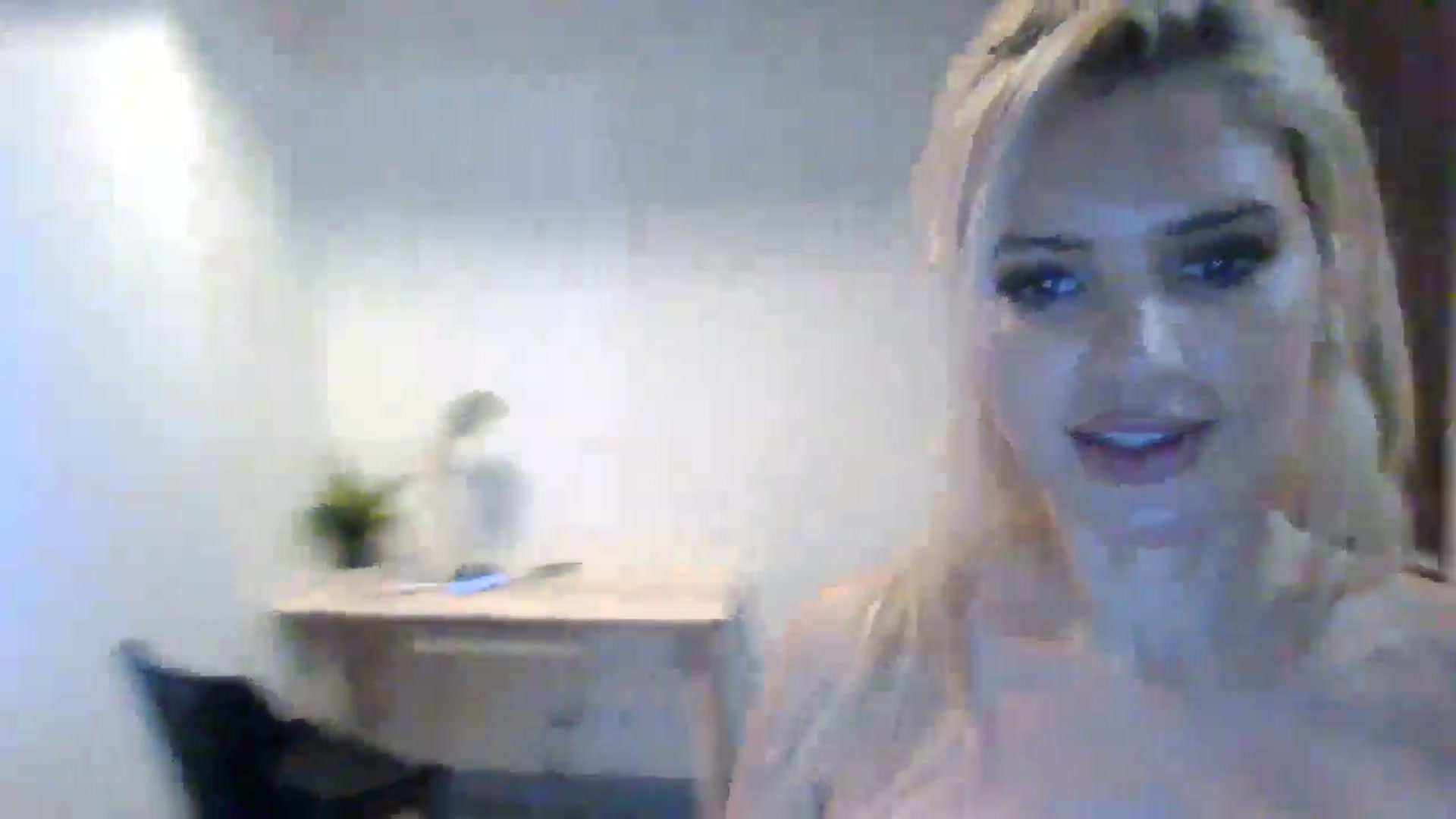 Gallery image thumbnail from Klarita's myfreecams stream on, 04/08/2026, 04:48 image 11 of 20