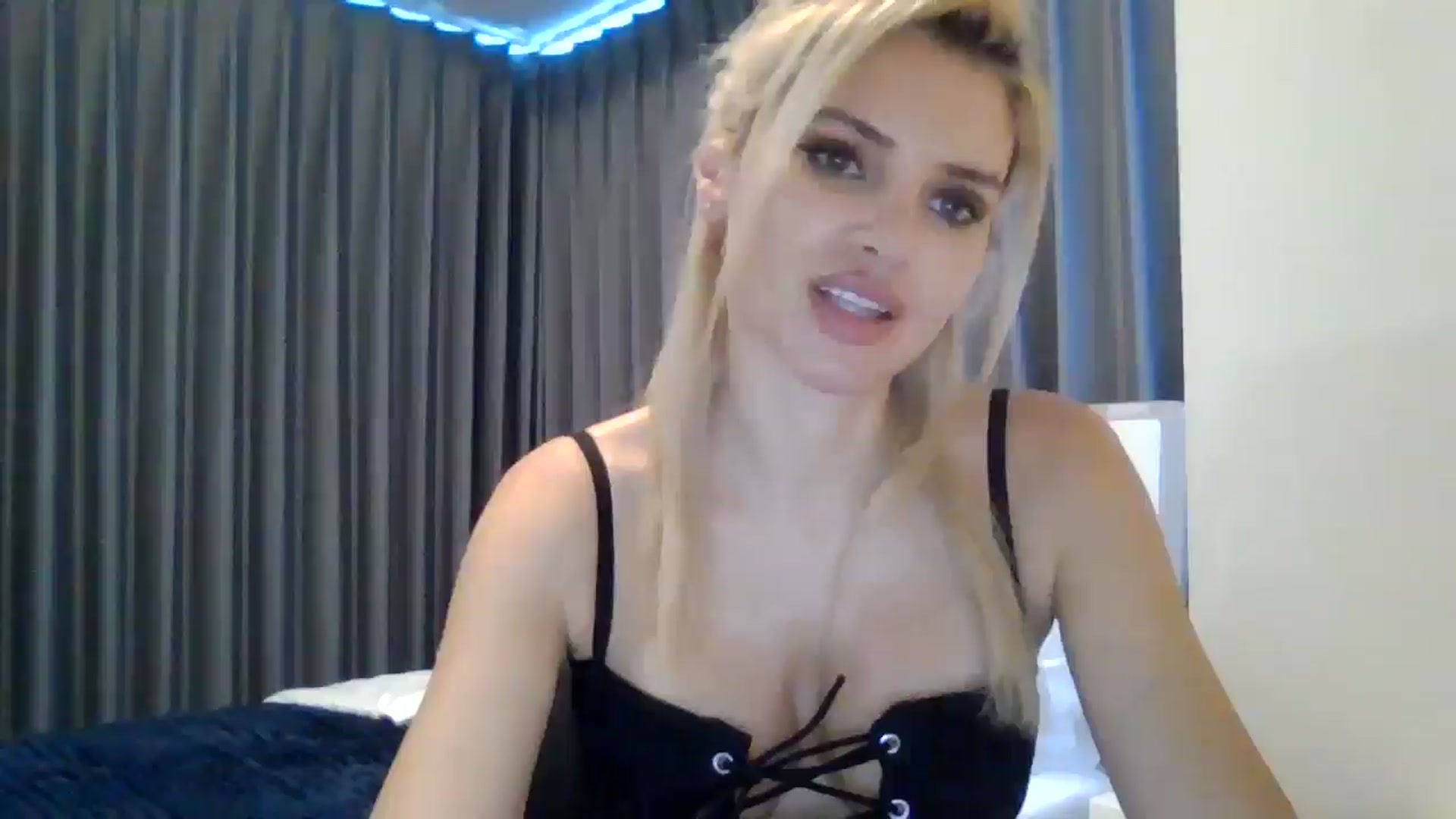 Gallery image thumbnail from Klarita's myfreecams stream on, 04/08/2026, 04:48 image 3 of 20