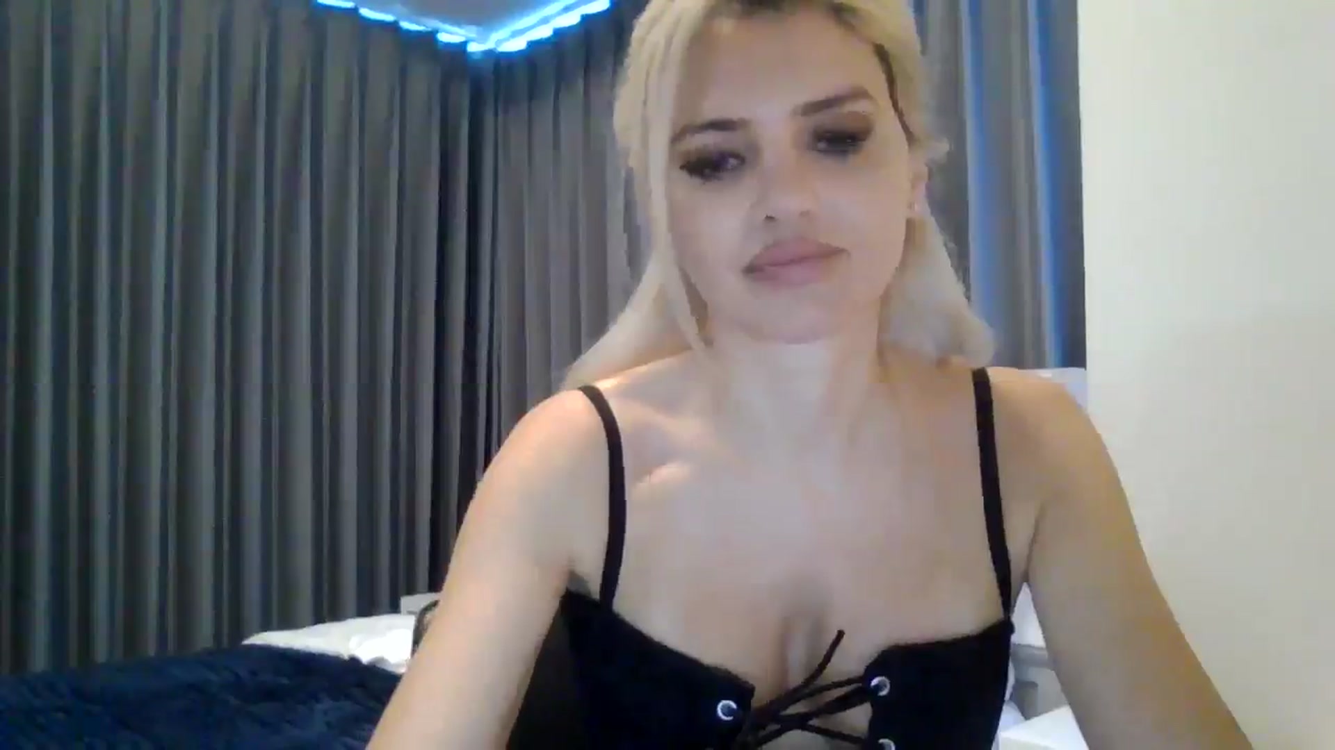 Gallery image thumbnail from Klarita's myfreecams stream on, 04/08/2026, 04:48 image 4 of 20
