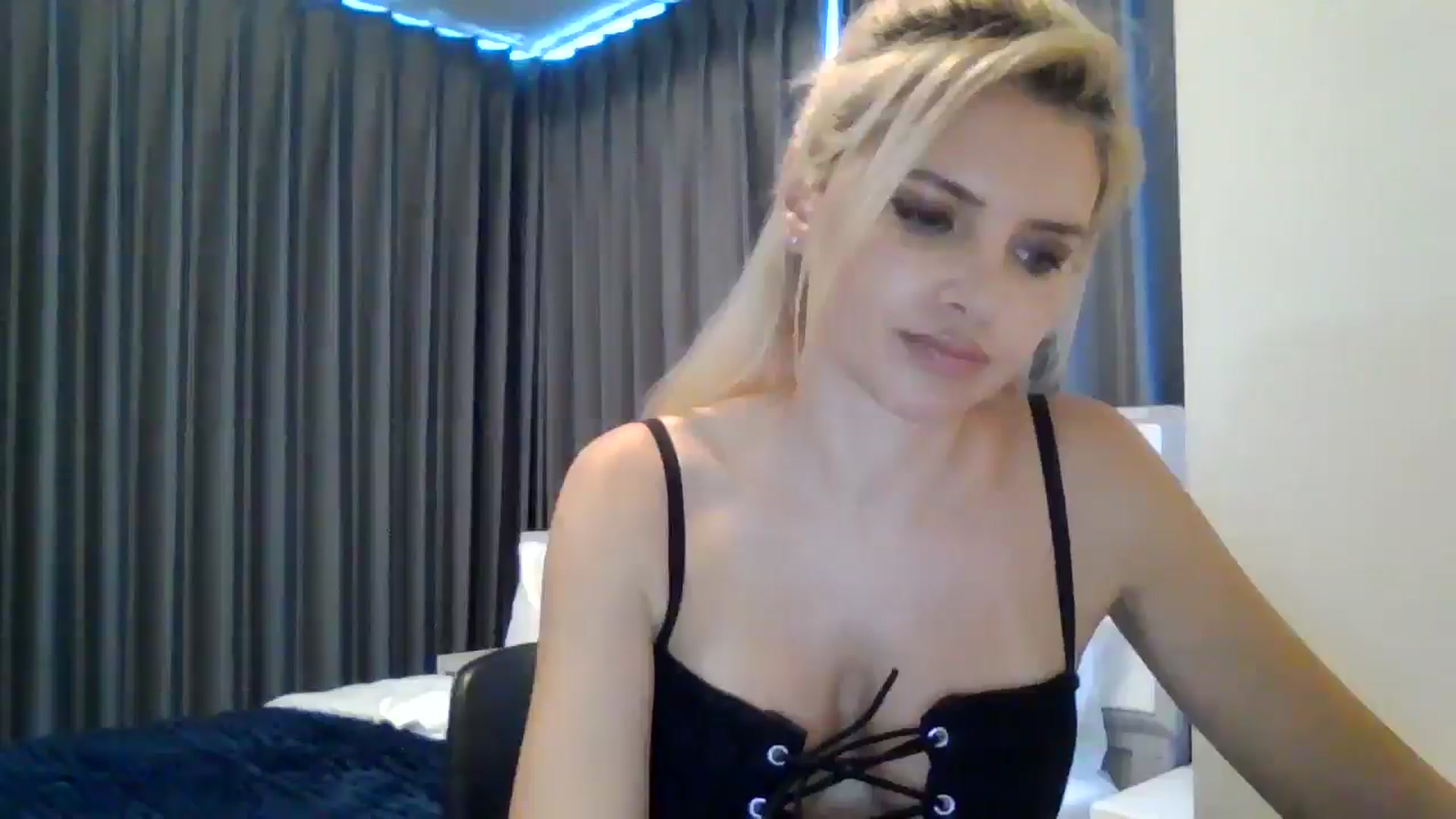 Gallery image thumbnail from Klarita's myfreecams stream on, 04/08/2026, 04:48 image 6 of 20