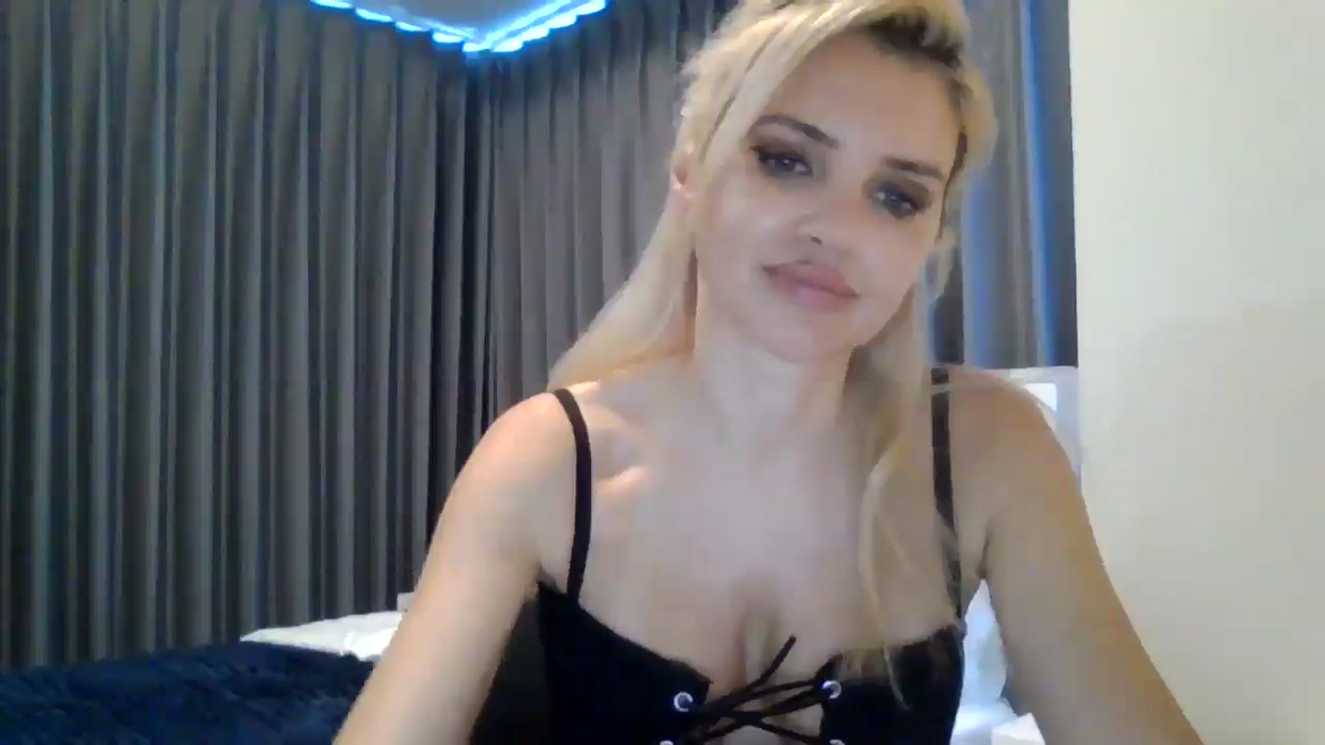 Gallery image thumbnail from Klarita's myfreecams stream on, 04/08/2026, 04:48 image 5 of 20