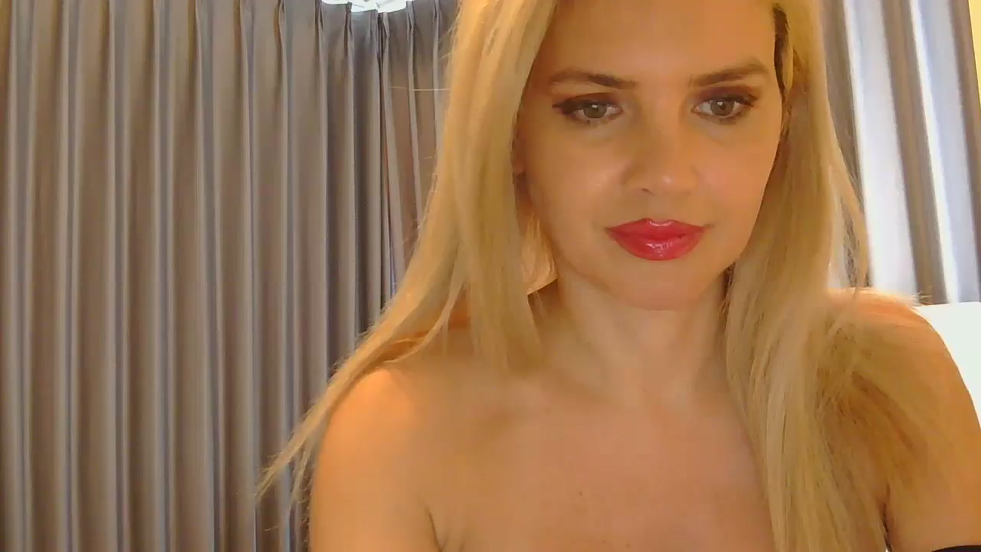 Gallery image thumbnail from Klarita's myfreecams stream on, 04/08/2026, 07:00 image 18 of 20