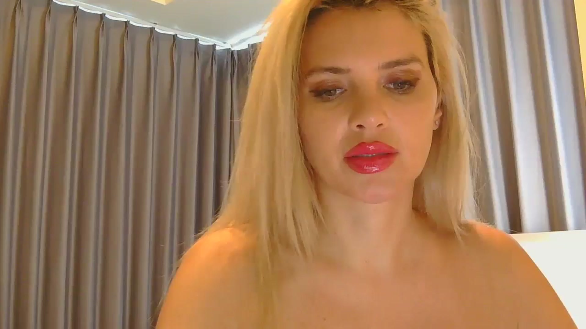 Gallery image thumbnail from Klarita's myfreecams stream on, 04/08/2026, 07:00 image 12 of 20