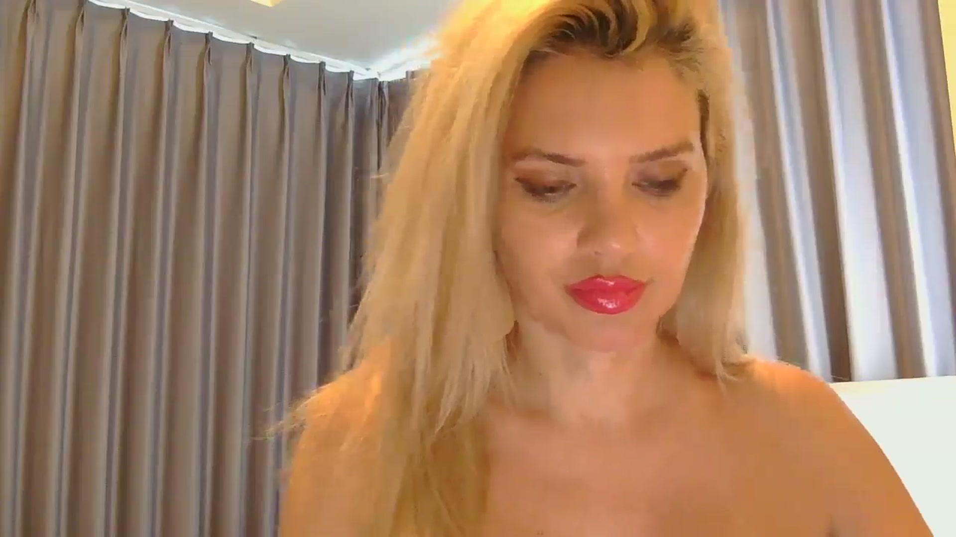 Gallery image thumbnail from Klarita's myfreecams stream on, 04/08/2026, 07:00 image 9 of 20
