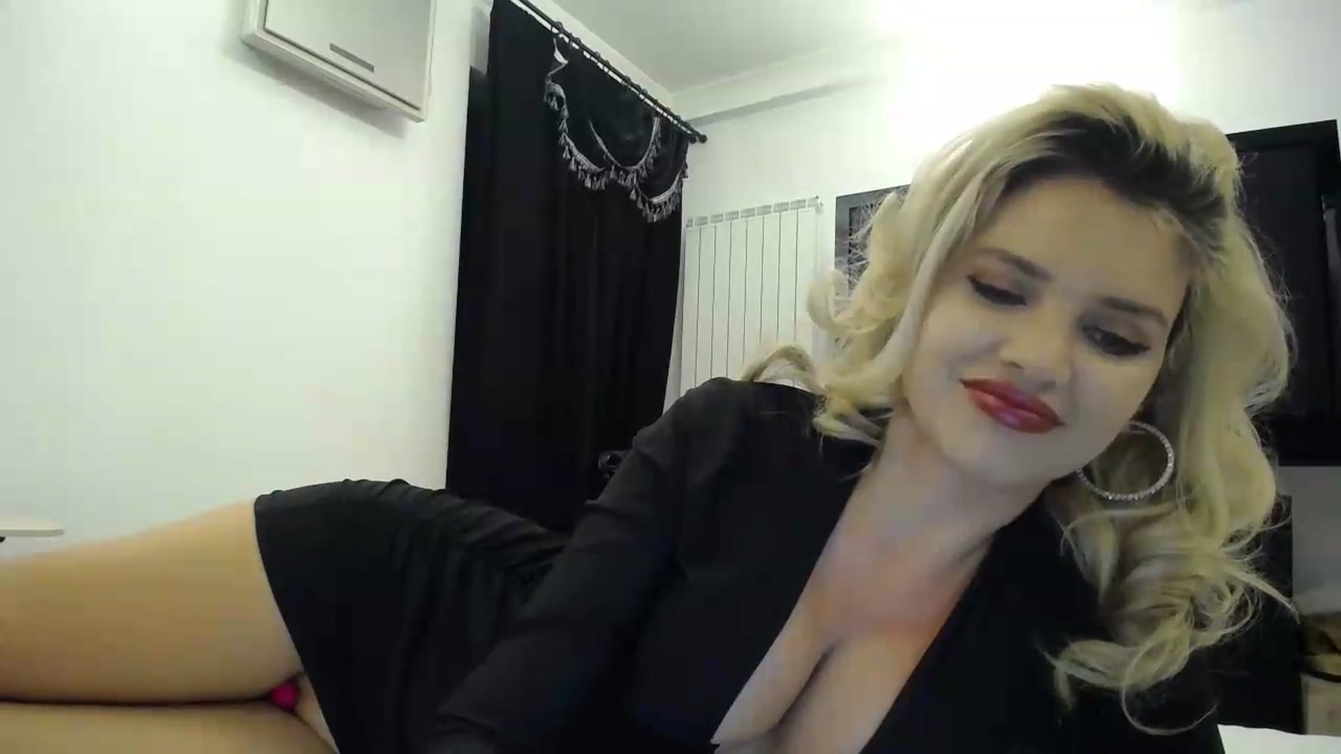 Gallery image thumbnail from Klarita's myfreecams stream on, 05/15/2026, 21:12 image 14 of 20