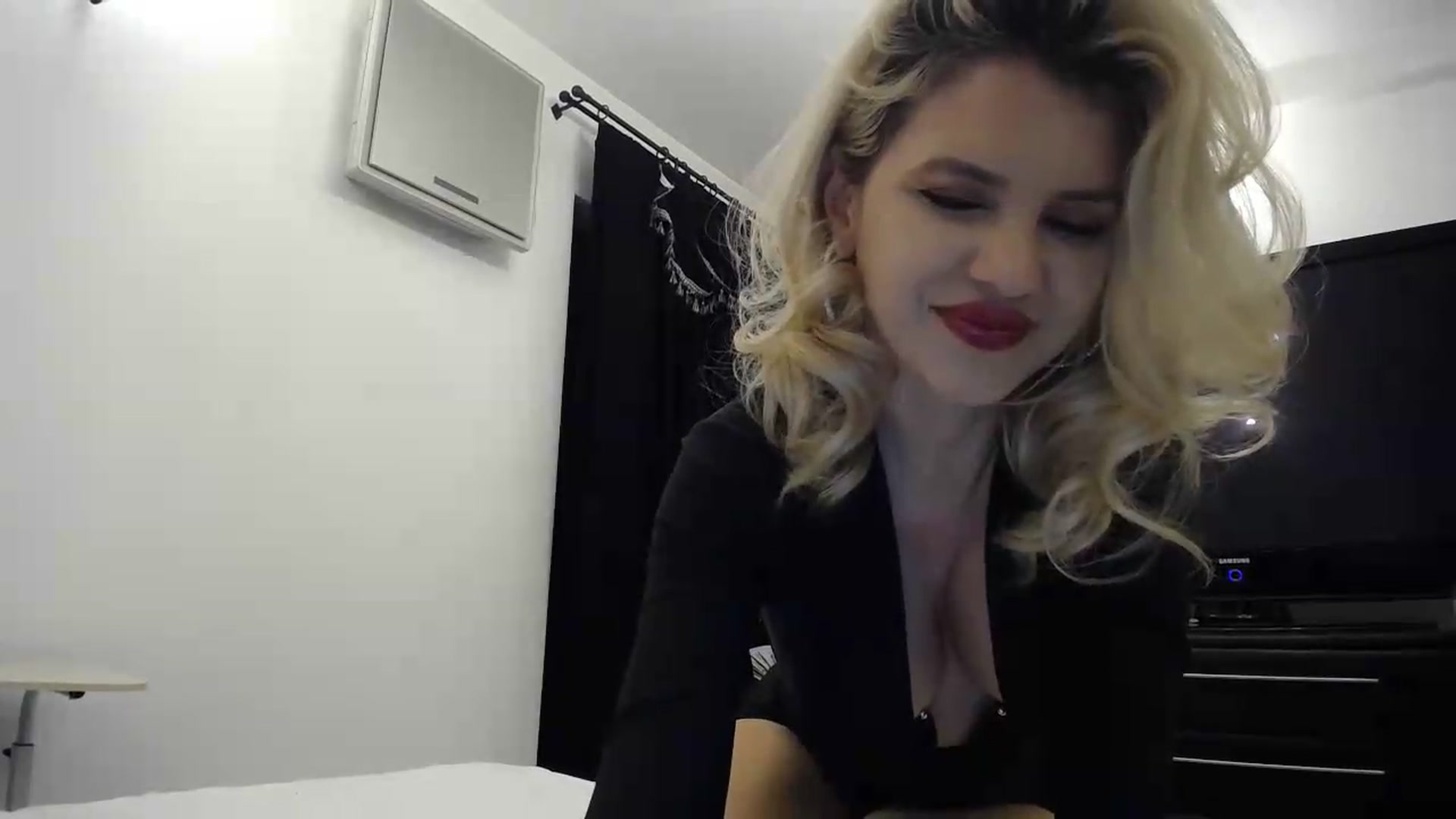 Gallery image thumbnail from Klarita's myfreecams stream on, 05/15/2026, 21:12 image 12 of 20