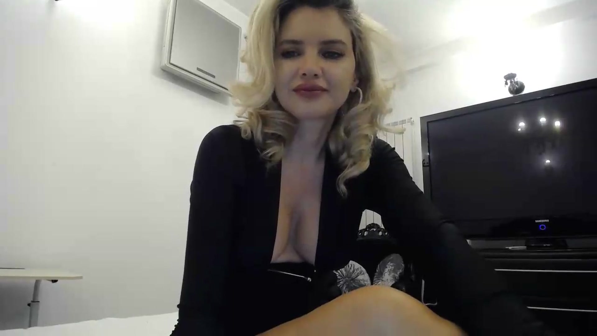 Gallery image thumbnail from Klarita's myfreecams stream on, 05/15/2026, 23:39 image 19 of 20