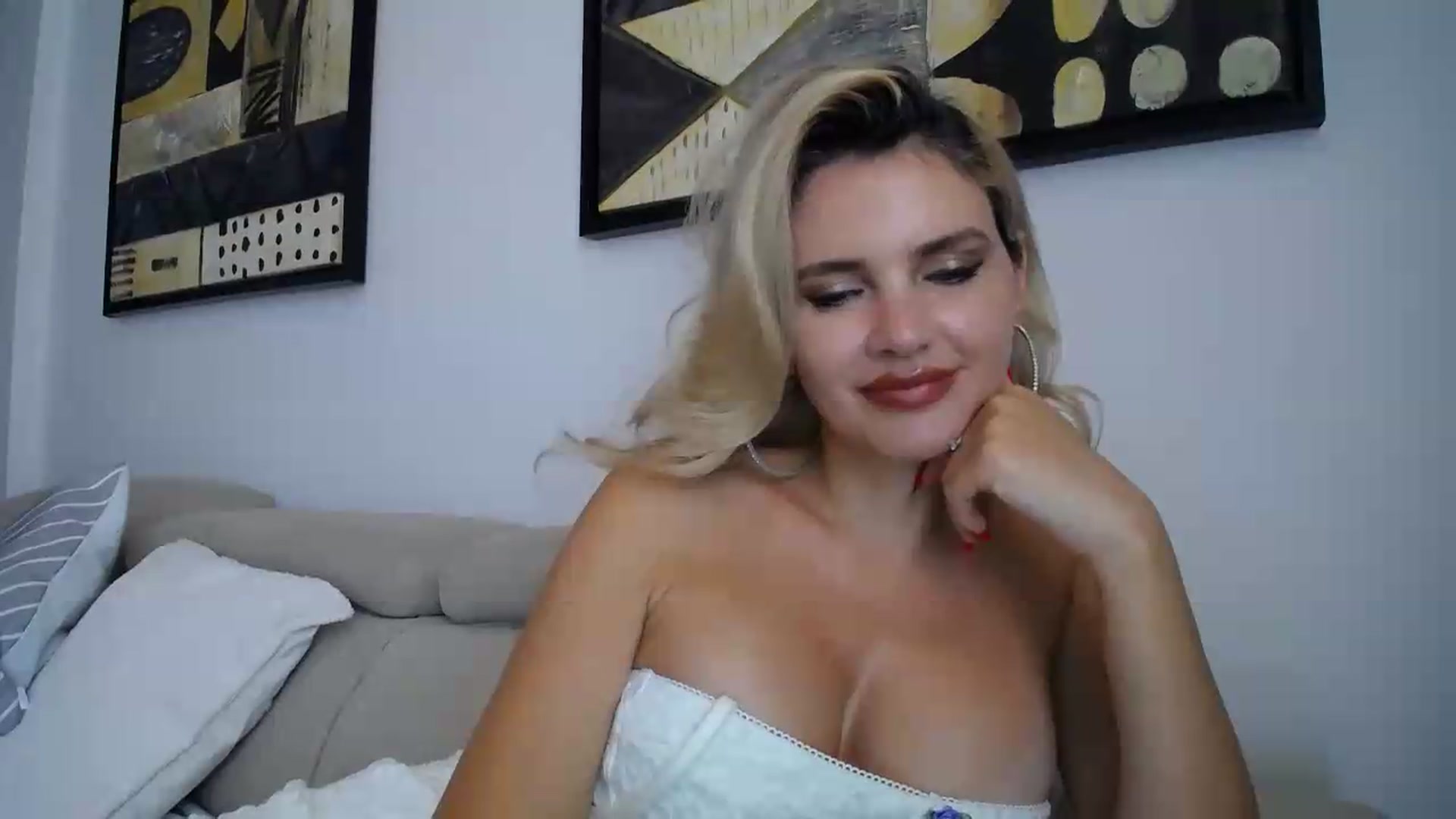 Gallery image thumbnail from Klarita's myfreecams stream on, 05/24/2026, 14:56 image 15 of 20