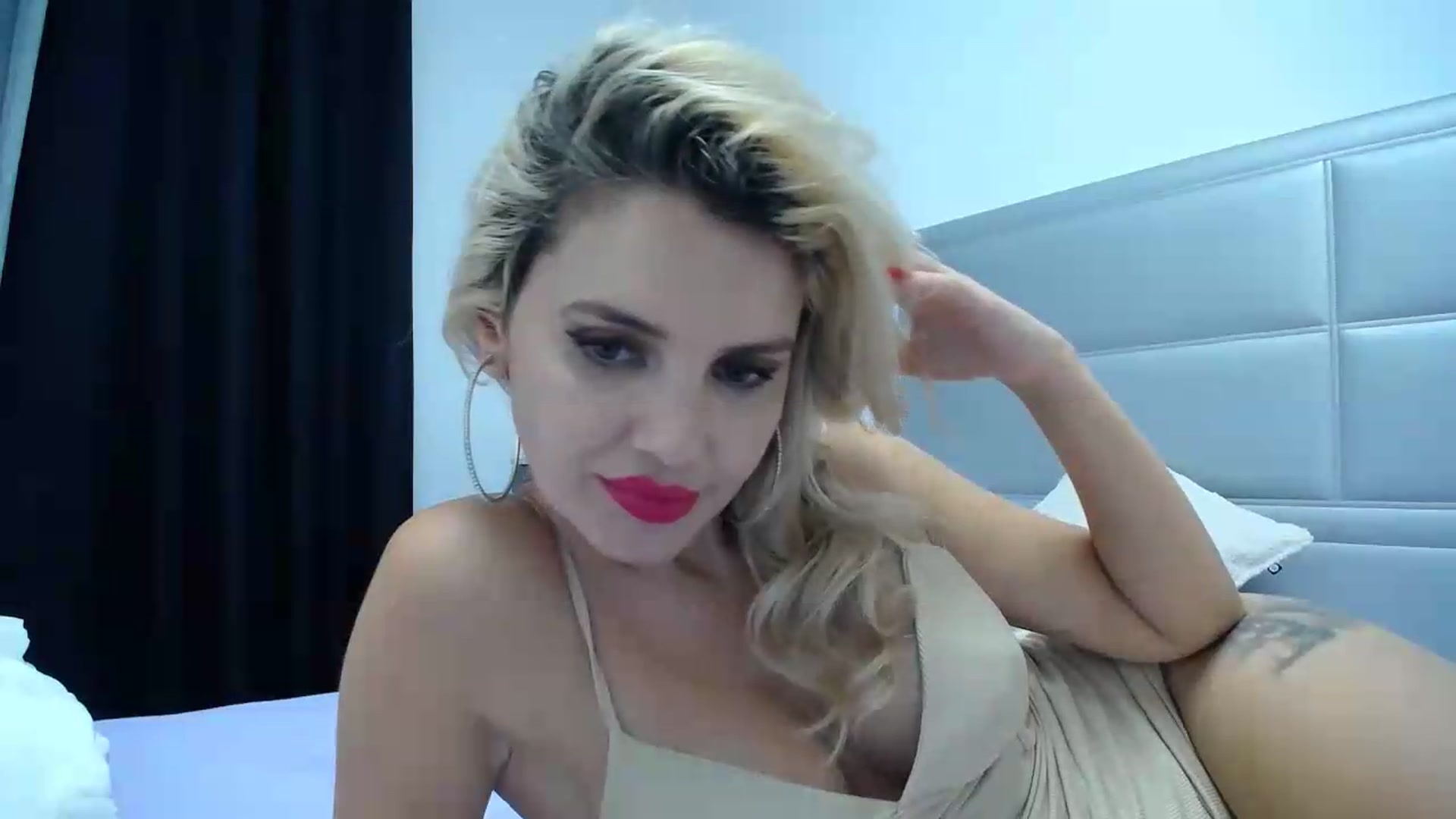 Gallery image thumbnail from Klarita's myfreecams stream on, 05/25/2026, 23:48 image 5 of 20