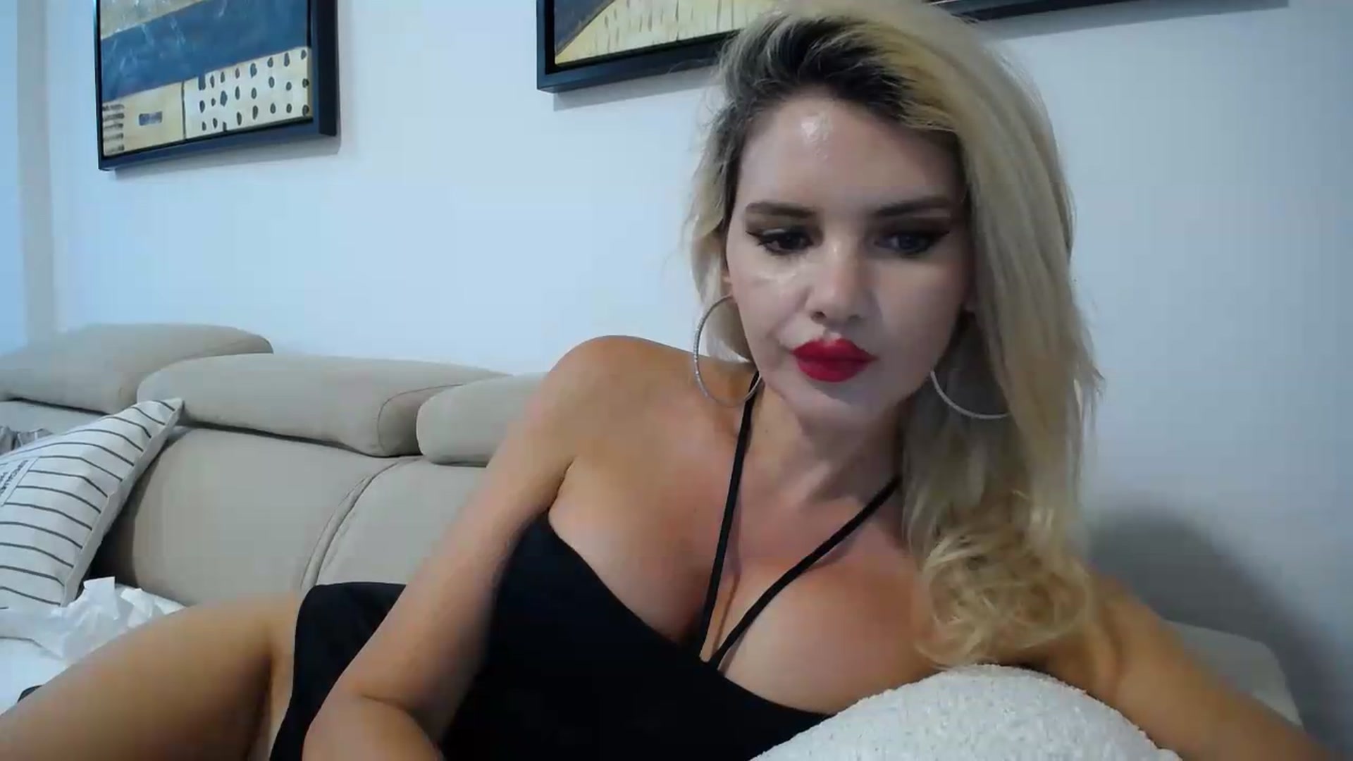 Gallery image thumbnail from Klarita's myfreecams stream on, 06/02/2026, 21:45 image 19 of 20