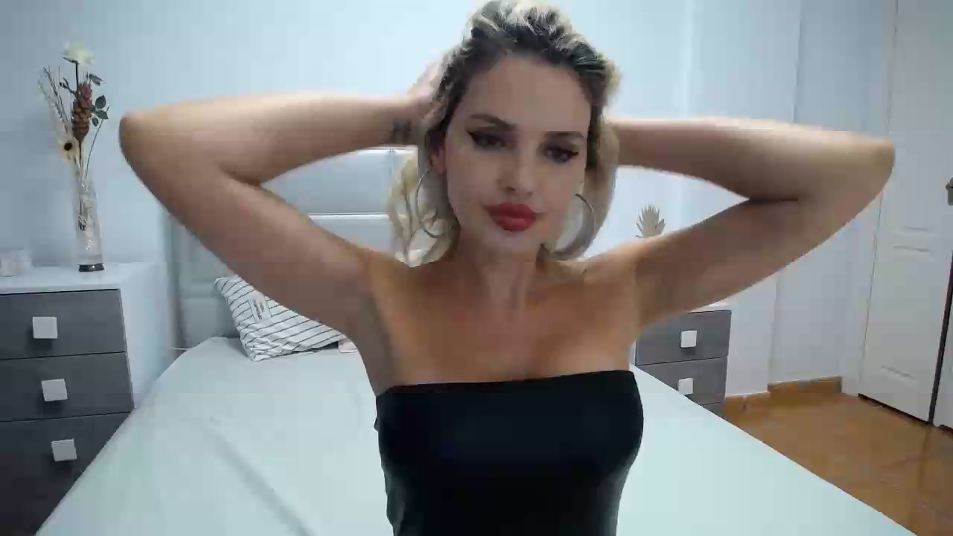 Gallery image thumbnail from Klarita's myfreecams stream on, 06/03/2026, 21:09 image 13 of 20