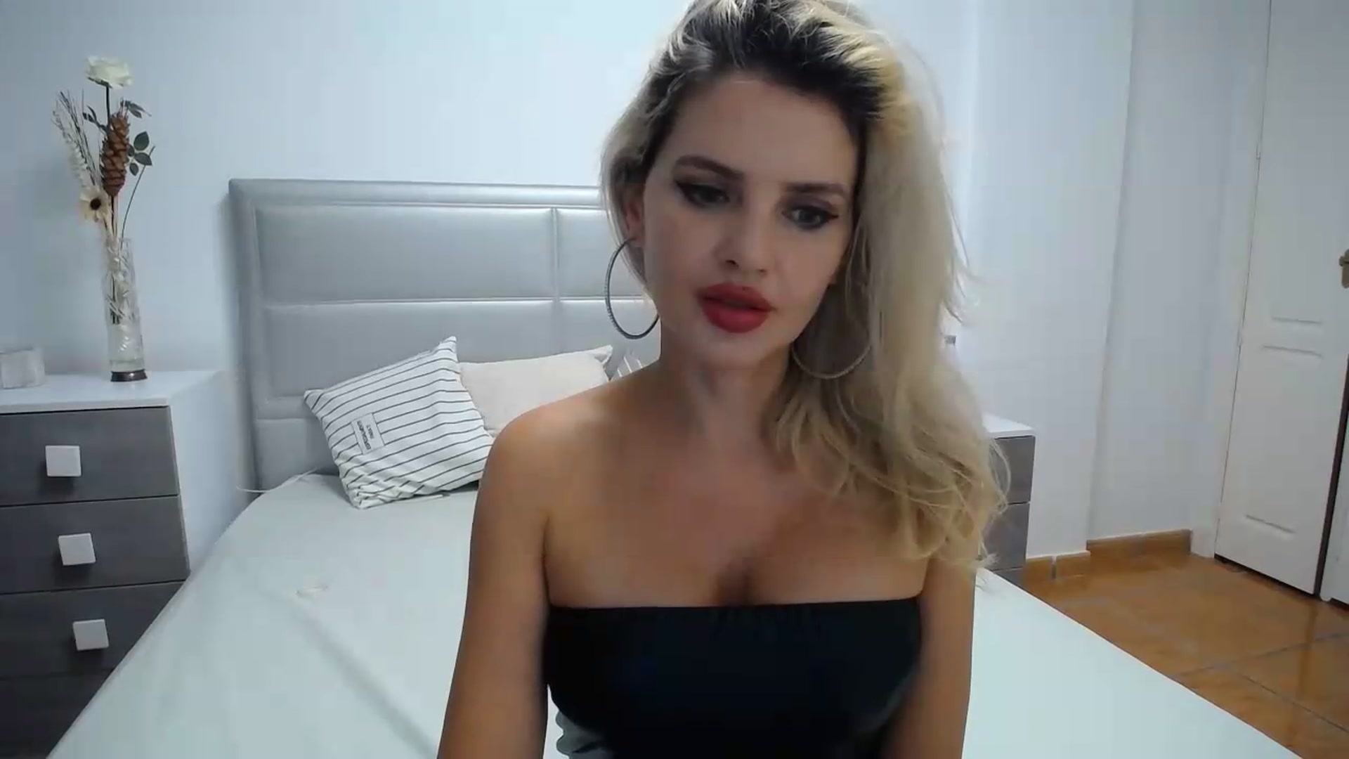 Gallery image thumbnail from Klarita's myfreecams stream on, 06/03/2026, 21:09 image 19 of 20