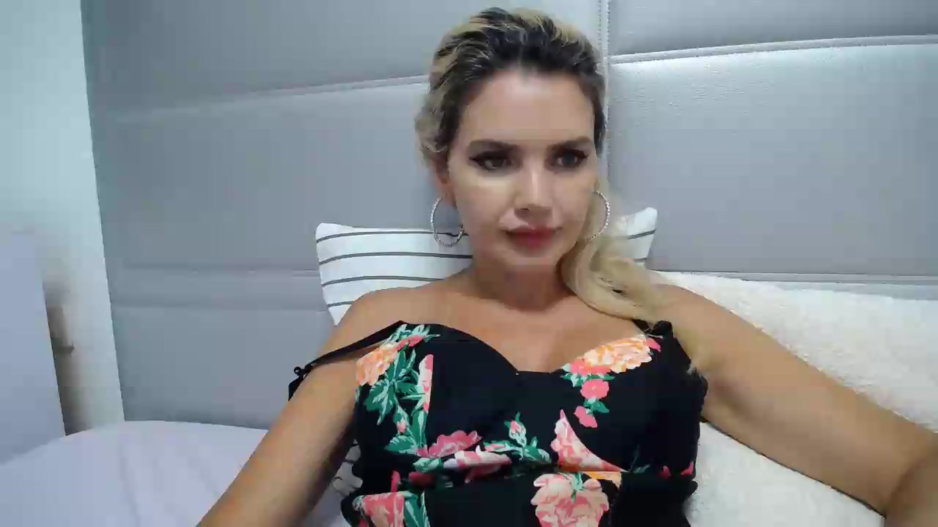 Gallery image thumbnail from Klarita's myfreecams stream on, 06/11/2026, 01:01 image 5 of 20