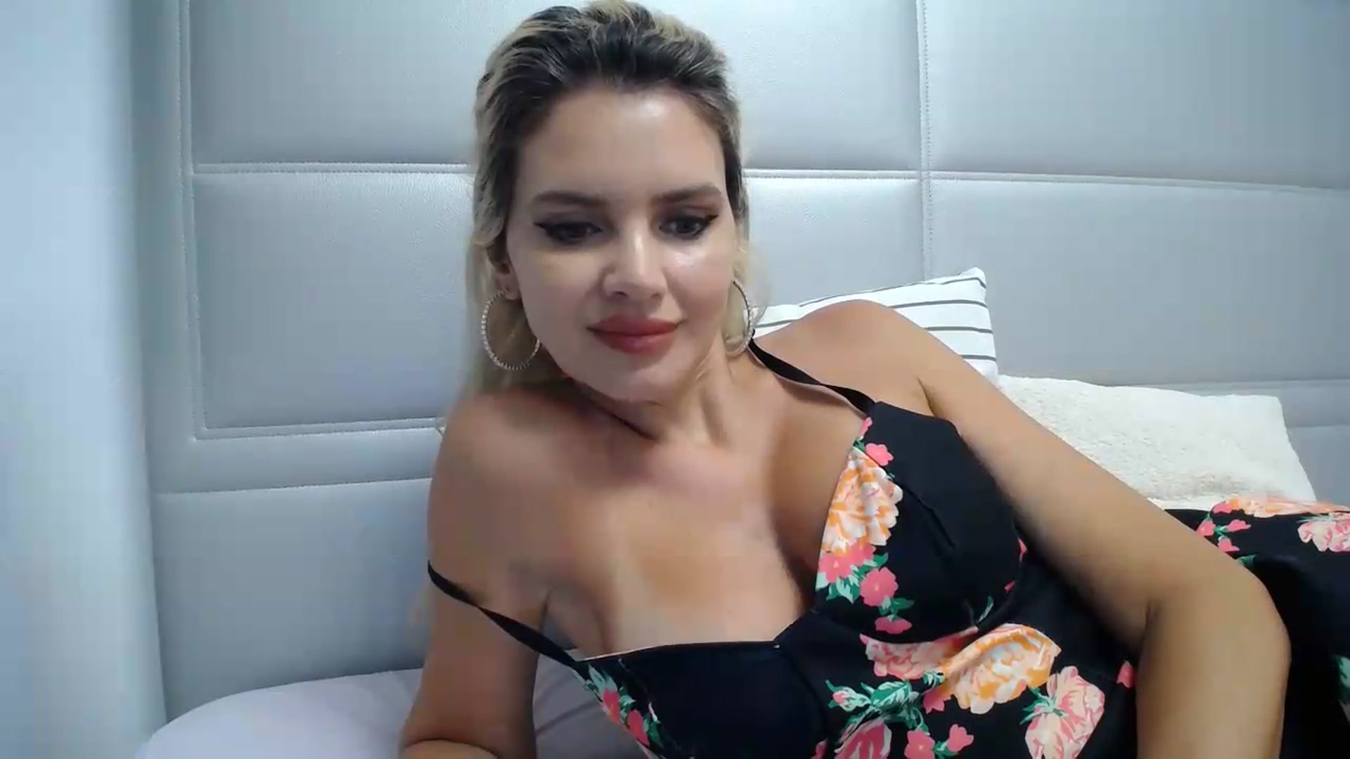 Gallery image thumbnail from Klarita's myfreecams stream on, 06/11/2026, 01:01 image 12 of 20