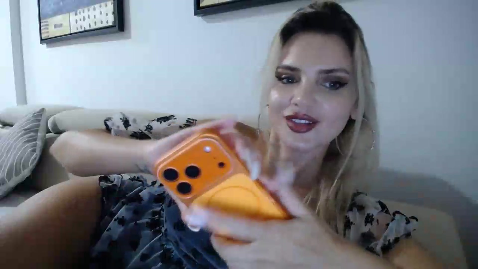 Gallery image thumbnail from Klarita's myfreecams stream on, 06/25/2026, 21:59 image 5 of 20