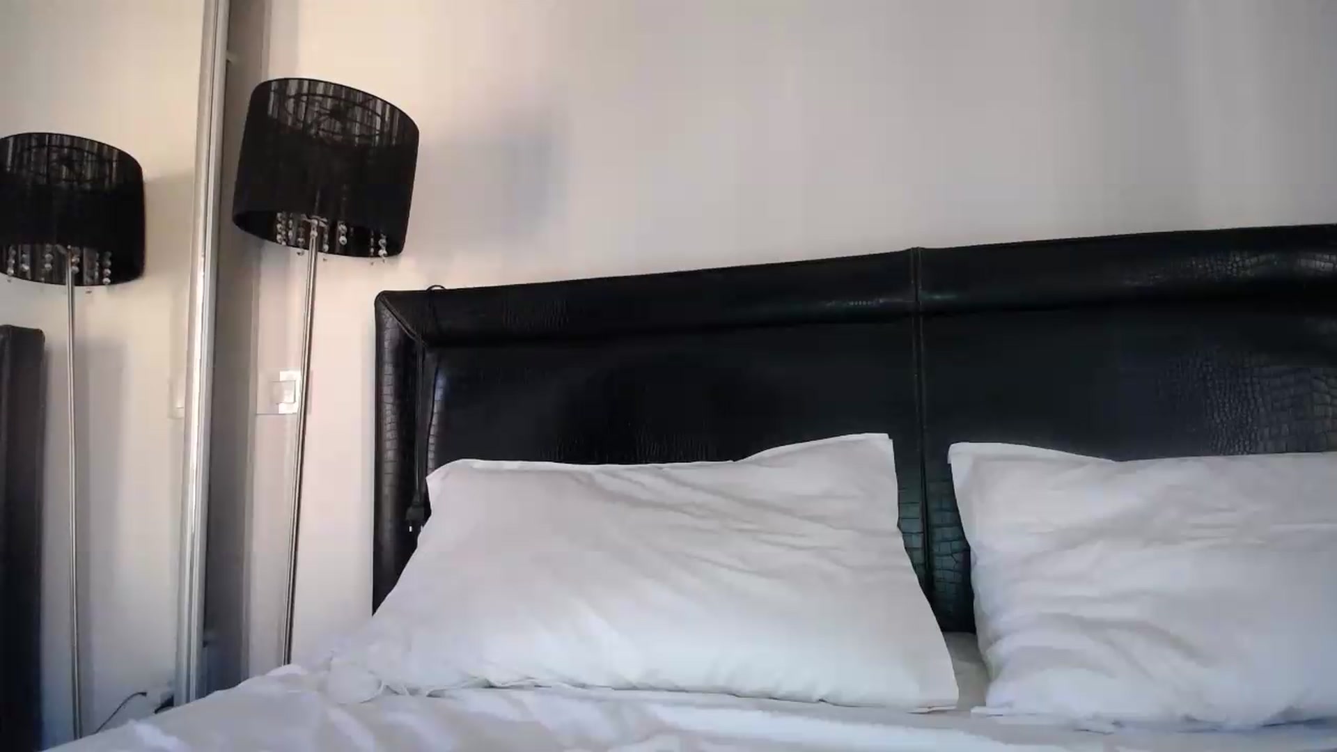 Gallery image thumbnail from Klarita's myfreecams stream on, 08/11/2026, 14:00 image 17 of 20