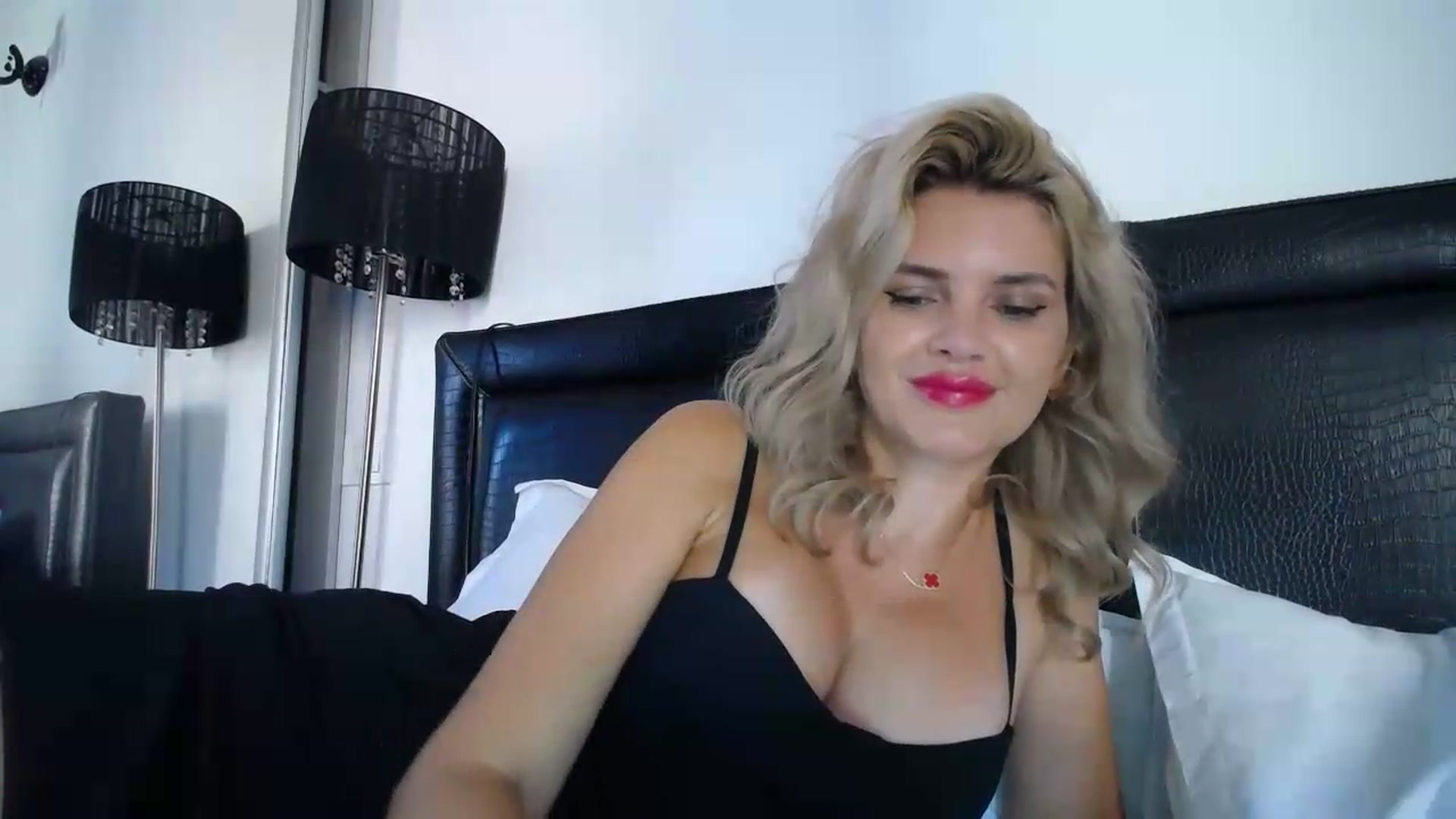 Gallery image thumbnail from Klarita's myfreecams stream on, 08/11/2026, 17:03 image 3 of 20