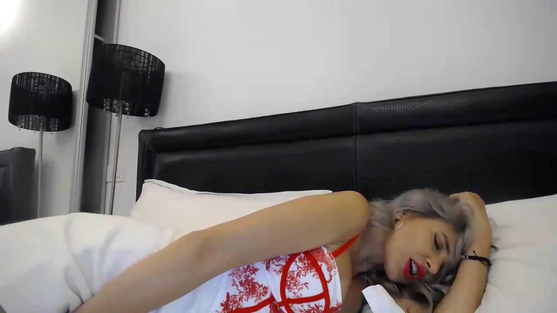 Gallery image thumbnail from Klarita's myfreecams stream on, 08/14/2026, 20:38 image 8 of 20