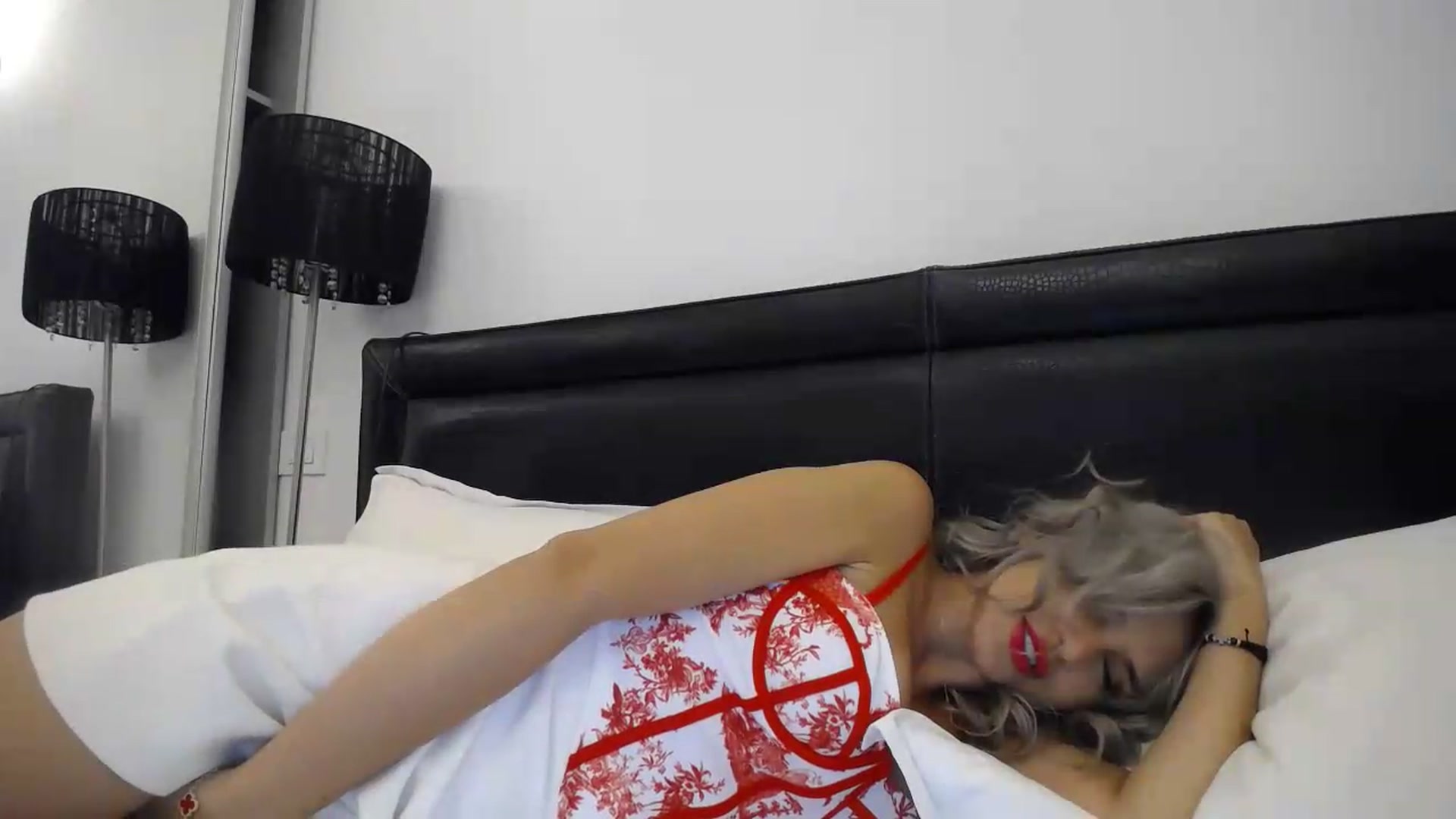 Gallery image thumbnail from Klarita's myfreecams stream on, 08/14/2026, 20:38 image 4 of 20