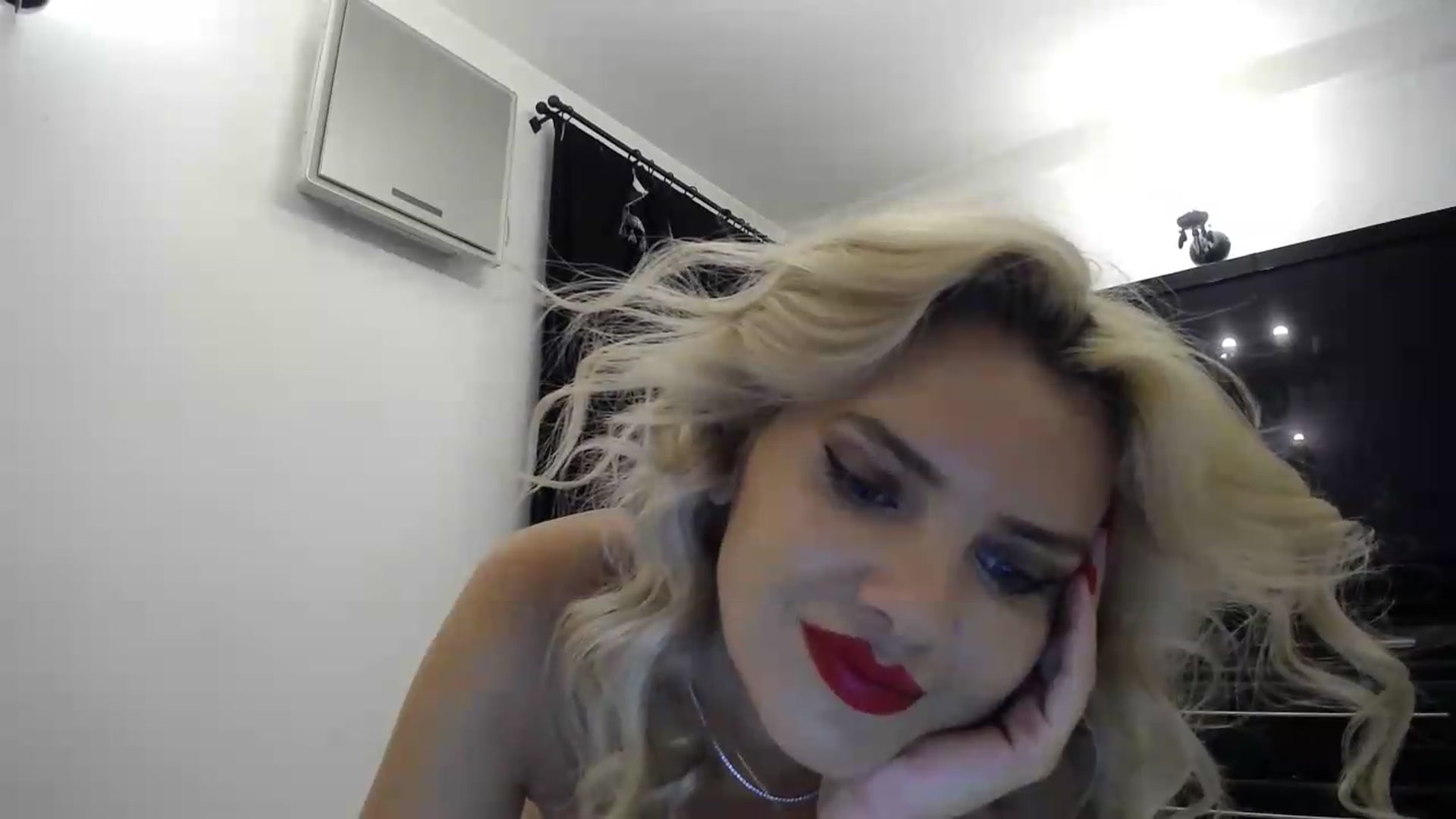 Gallery image thumbnail from Klarita's myfreecams stream on, 09/16/2026, 21:45 image 7 of 20