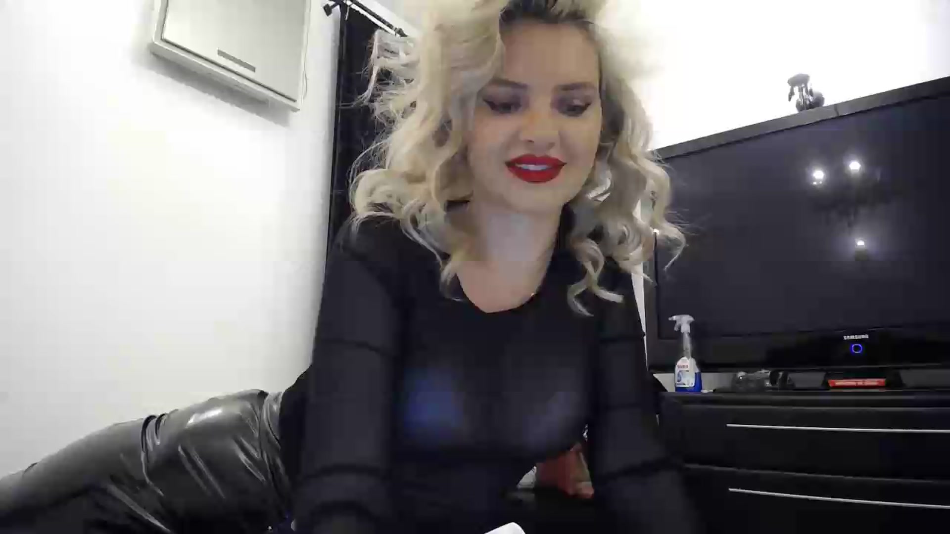 Gallery image thumbnail from Klarita's myfreecams stream on, 09/17/2026, 21:59 image 1 of 20