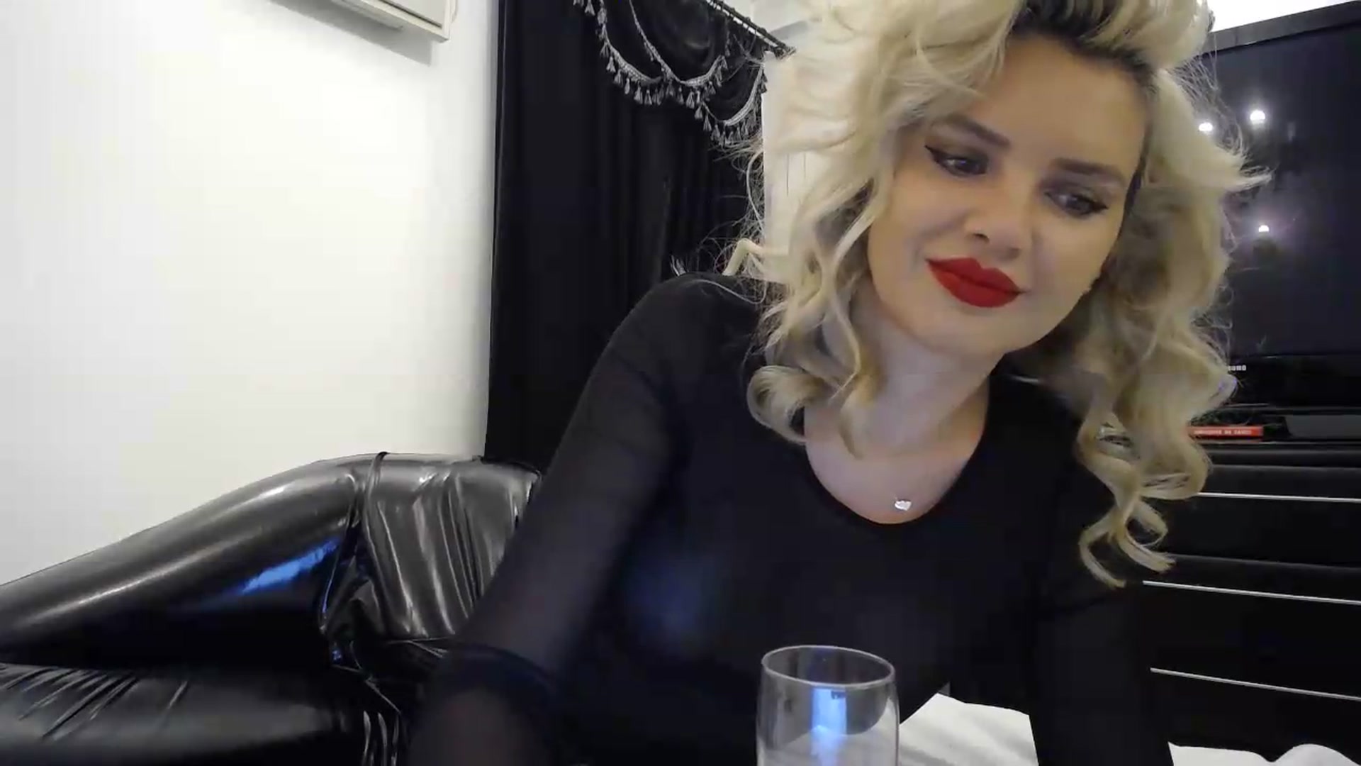 Gallery image thumbnail from Klarita's myfreecams stream on, 09/17/2026, 21:59 image 10 of 20